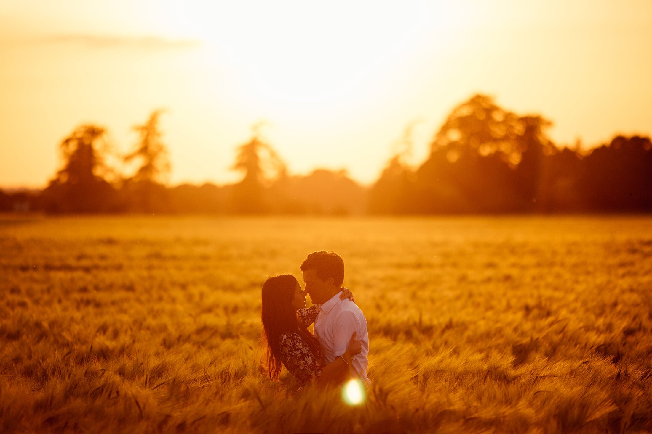 sunset kiss in cotswolds