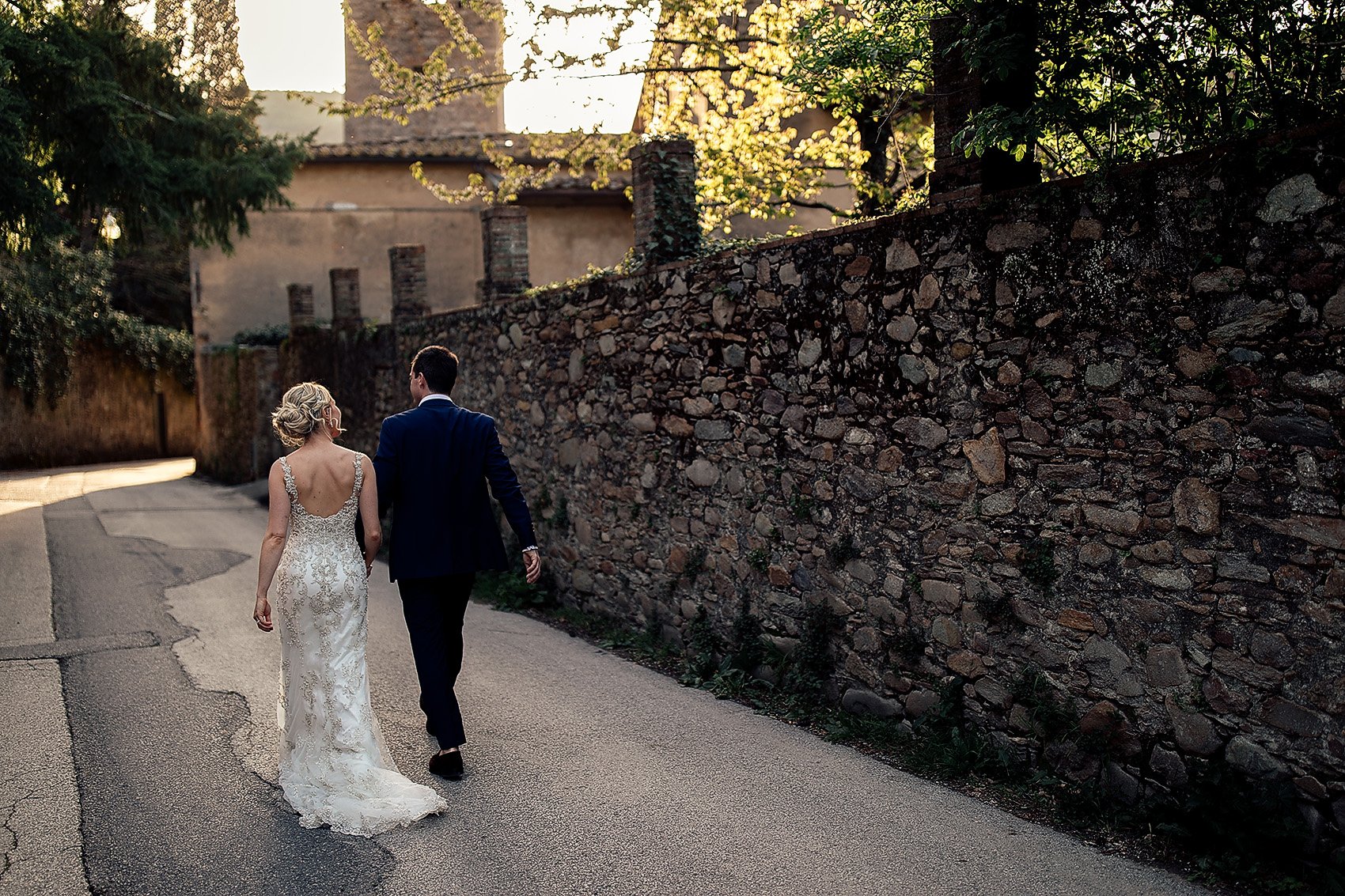 couple stroll outside Tuscany 
