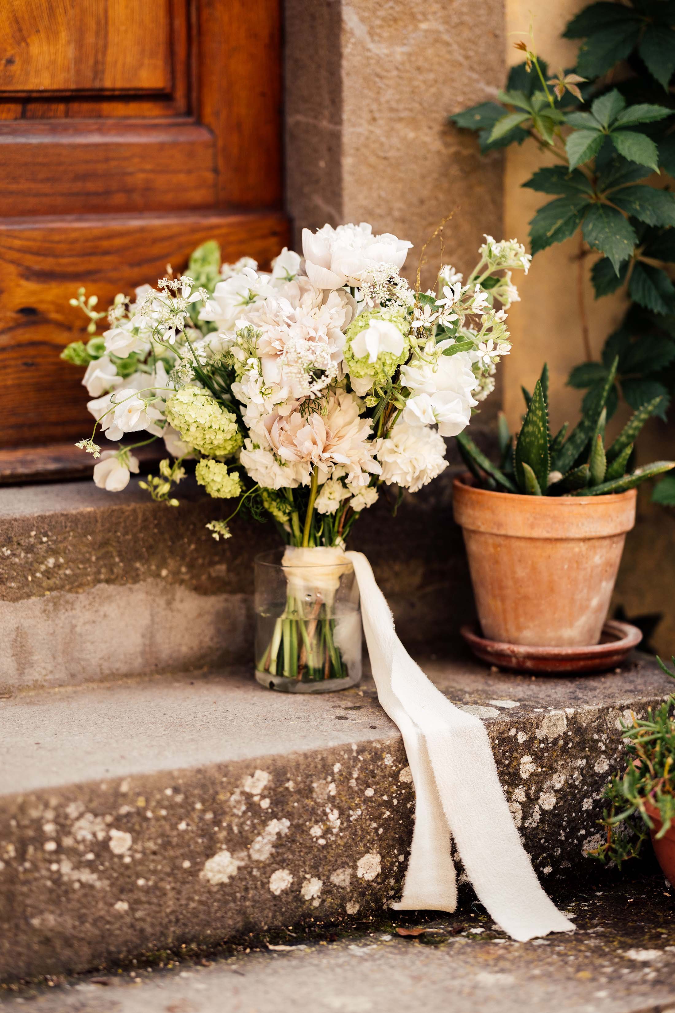 bridal bouquet photo on steps of italian house
