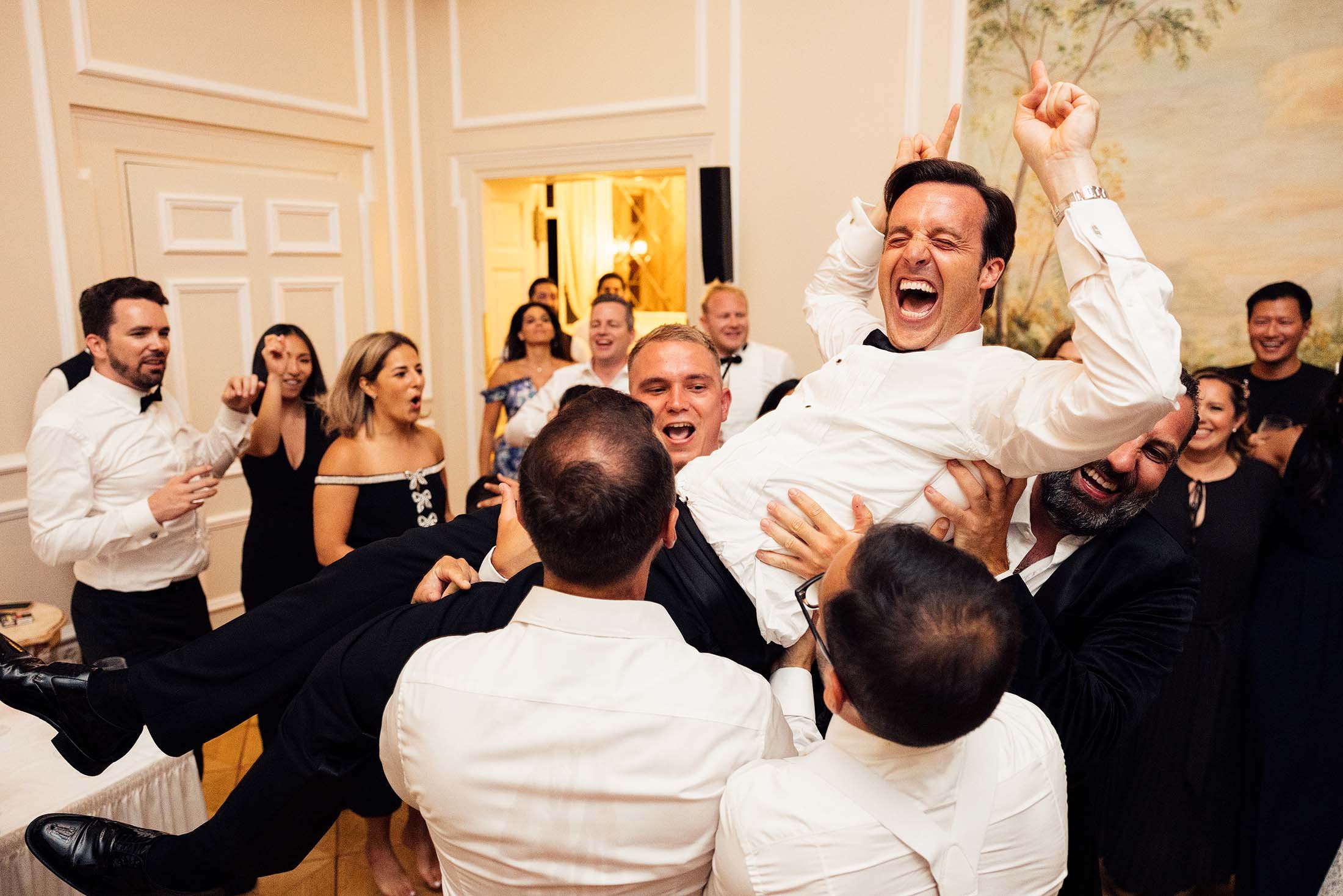 dancefloor moment at Switzerland wedding