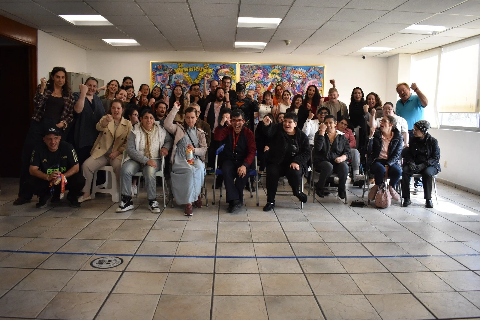 Una visita que iluminó Kadima: Yoel Levy “The Jewish Batman”