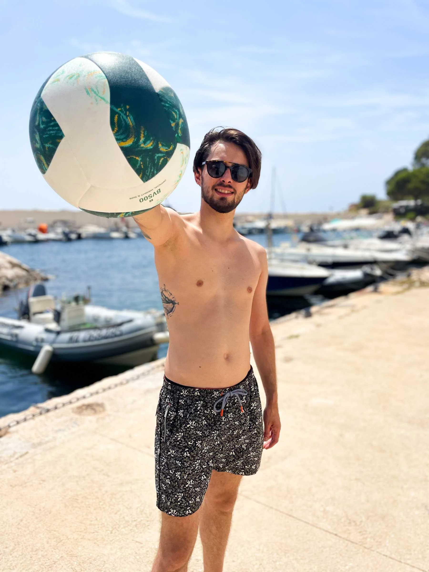 benson-and-cherry-volley-ete-vacances-maillot-feuilles.jpg