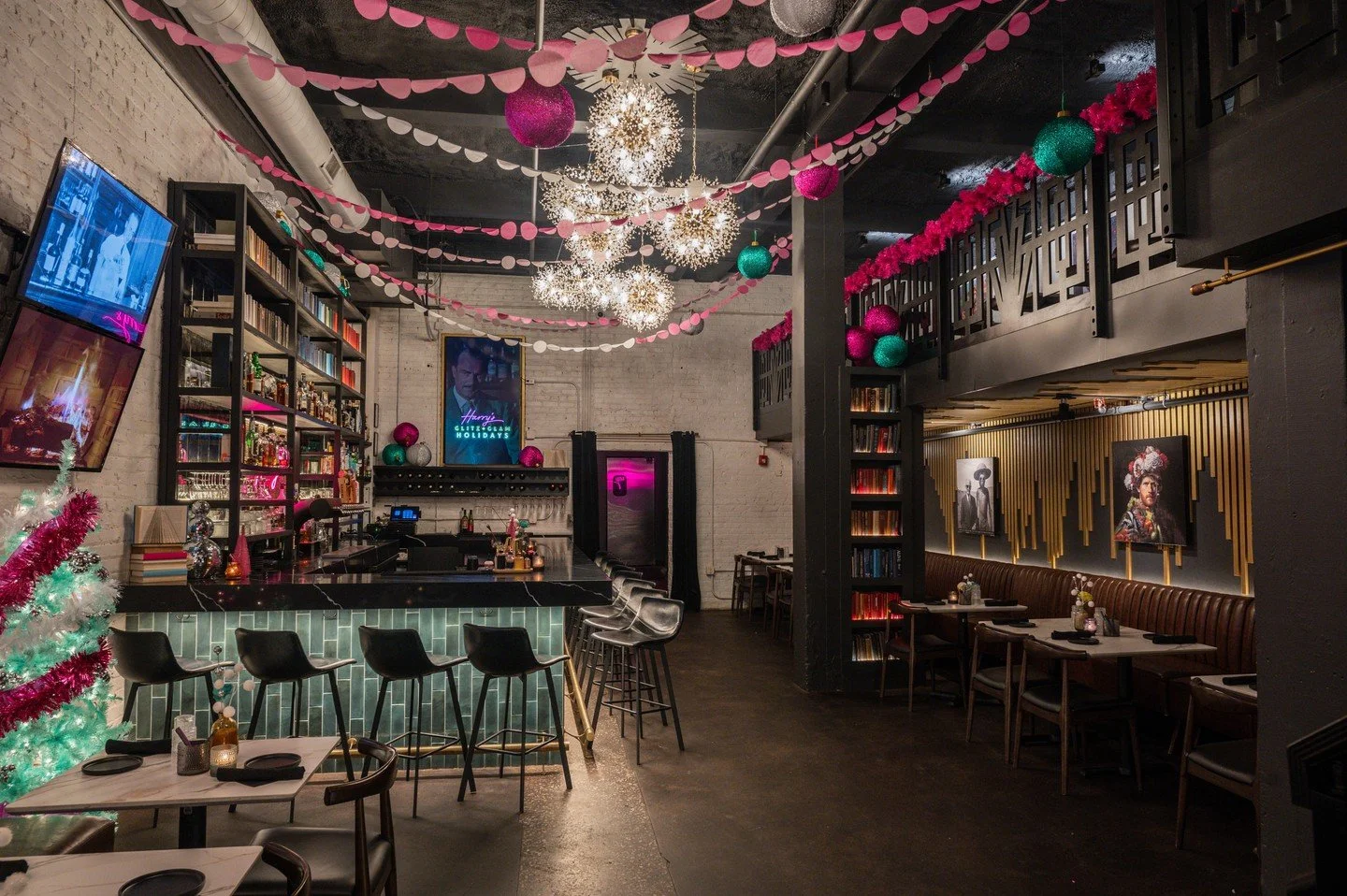 ✨ The season to gather is here. ✨
From sparkling lights to festive cocktails, Harry&rsquo;s at Hofheimer transforms into Richmond&rsquo;s coziest holiday destination. Whether it&rsquo;s dinner with friends or your next celebration, make it a night to