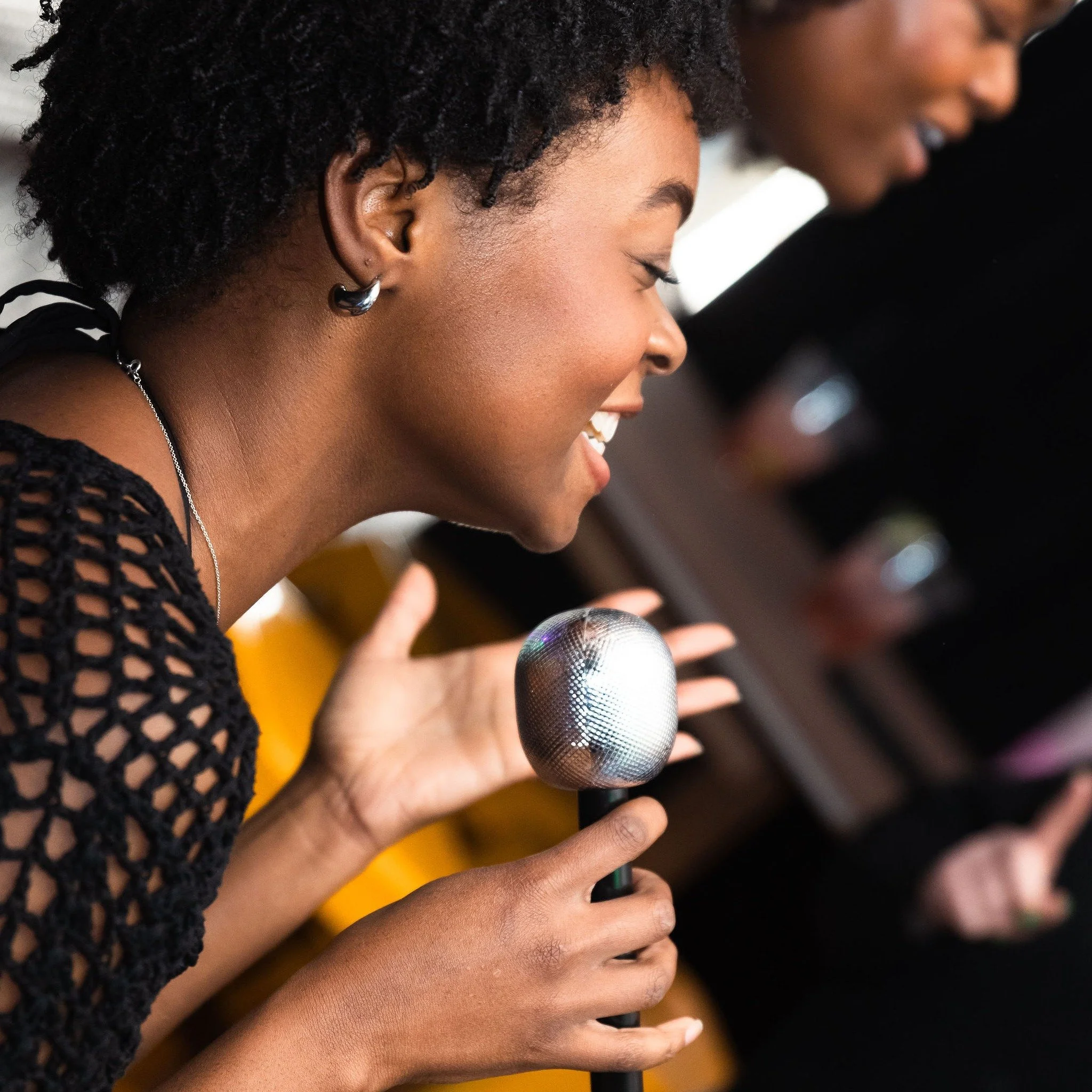 Good food. Great cocktails. Zero chance you're staying in your seat.

🎤✨ Welcome to the Sing Along Brunch Club at Harry's.

Start with waffles, biscuits, avocado toast, chicken biscuits, and brunch cocktails. Stay for the music, the singing, the dan