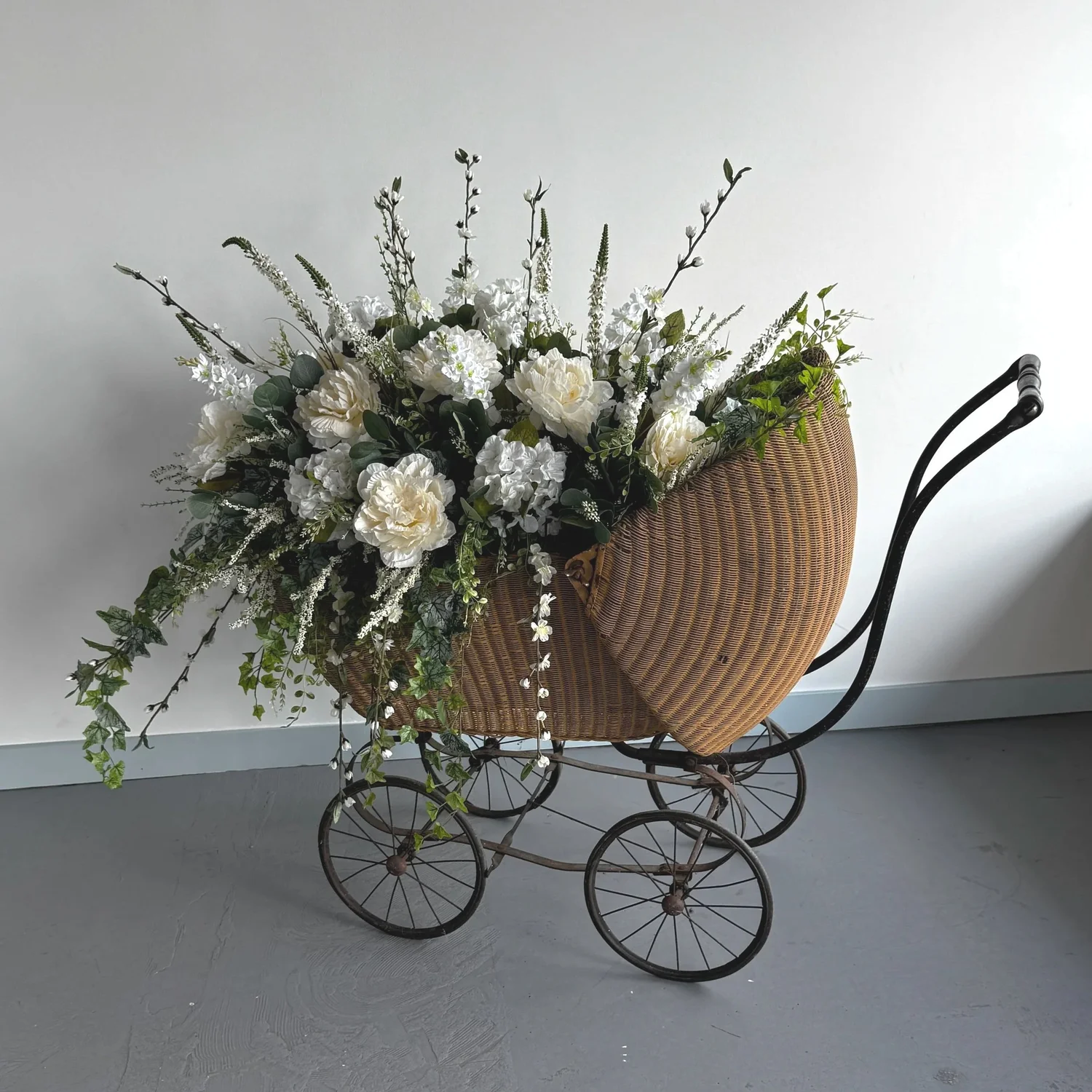 Vintage Wicker Baby Carriage w/ remov...