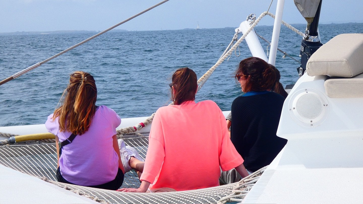 Valmarelo entre amis 🌸

Profitez de passer un moment unique avec vos proches &agrave; bord de notre maxi catamaran. L&rsquo;occasion de se retrouver et de partager une exp&eacute;rience marine originale en Bretagne. 🐚