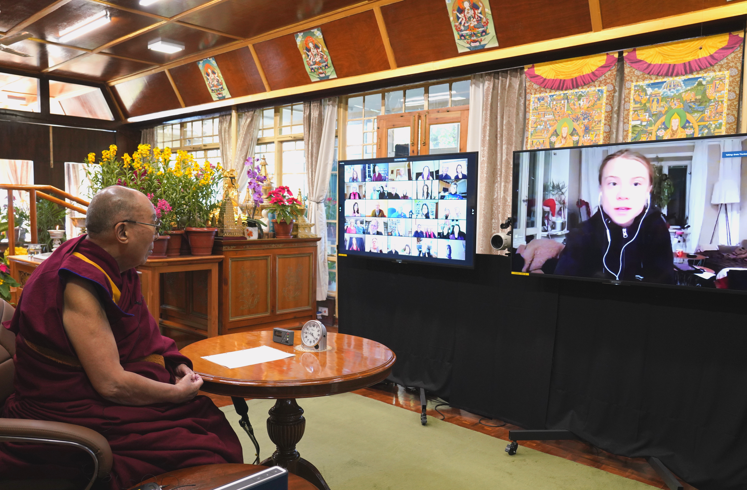 HHDL Photo - Use.png