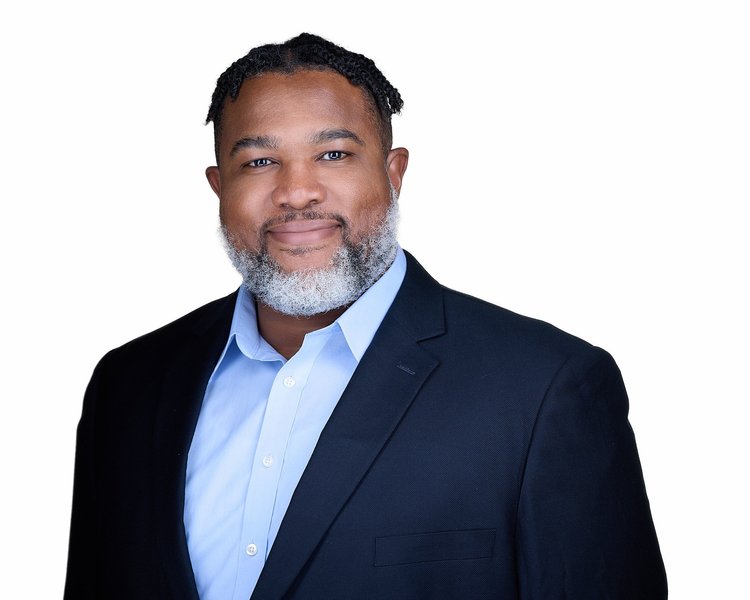 Professional business headshot of a man taken by Tucson headshot photographer