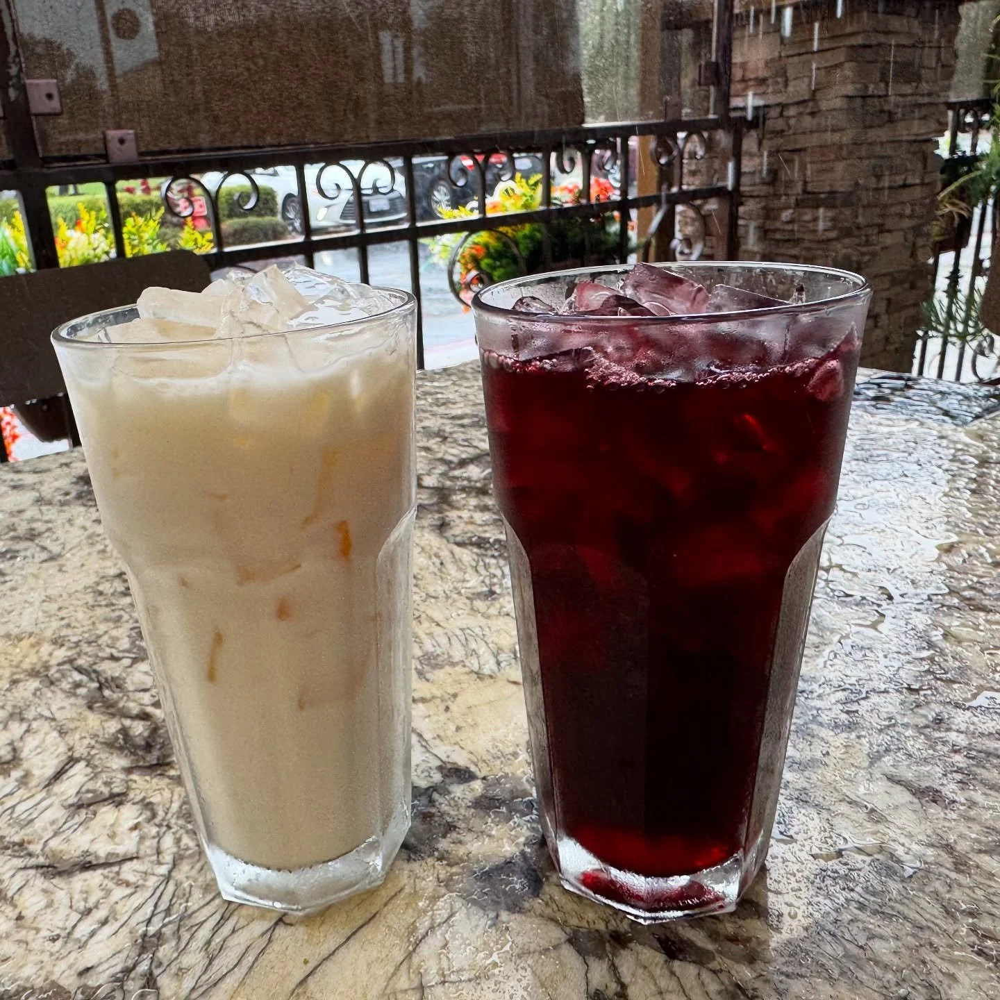 🔔WE ARE NOW SERVING AGUA FRESCAS!!🙌❤️
Enjoy our delicious made from  scratch 
🥛Horchata &amp; Jamaica!🌺
Served in our Large 22oz glass for only $4.95 😍