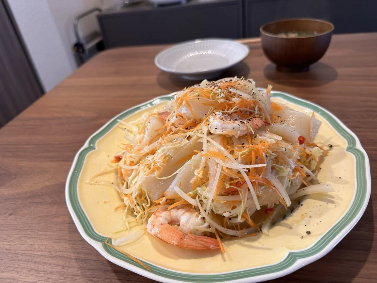 Sweet and sour spicy salad