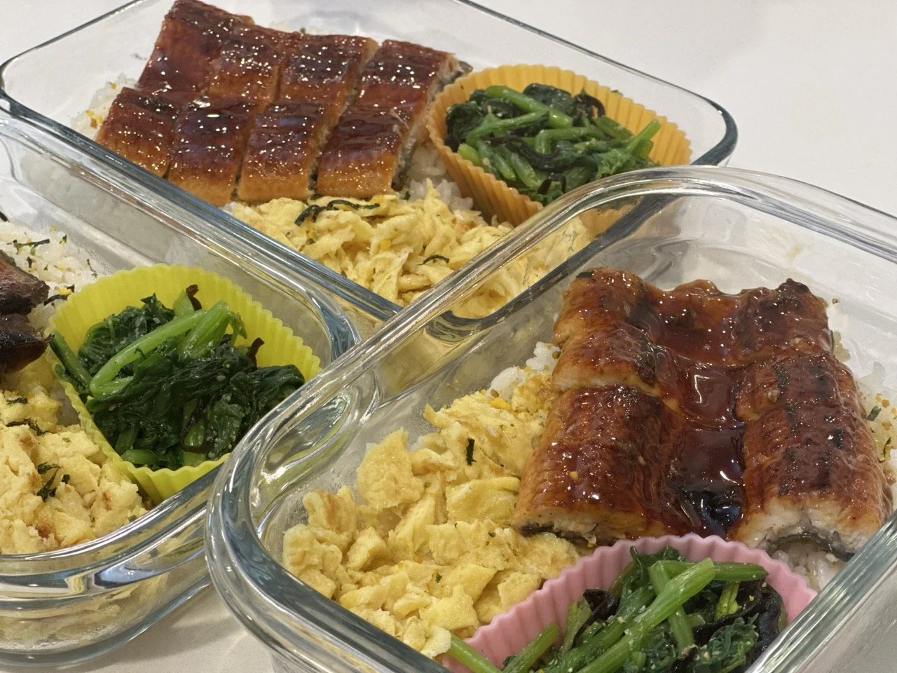 Freezable lunch box: Unagi, scrabble eggs, sesame mixed spinach