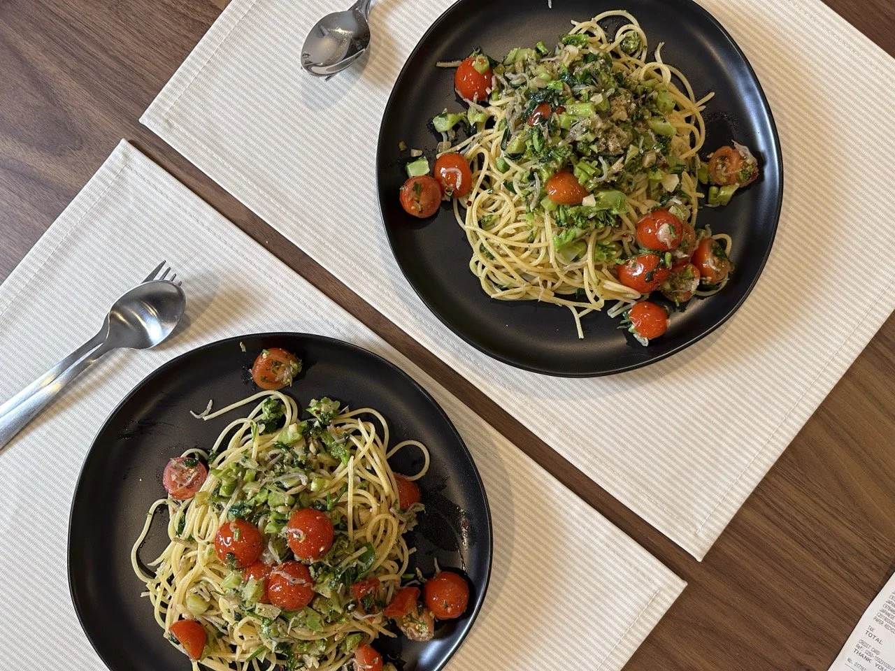 Tomato and broccoli oil pasta