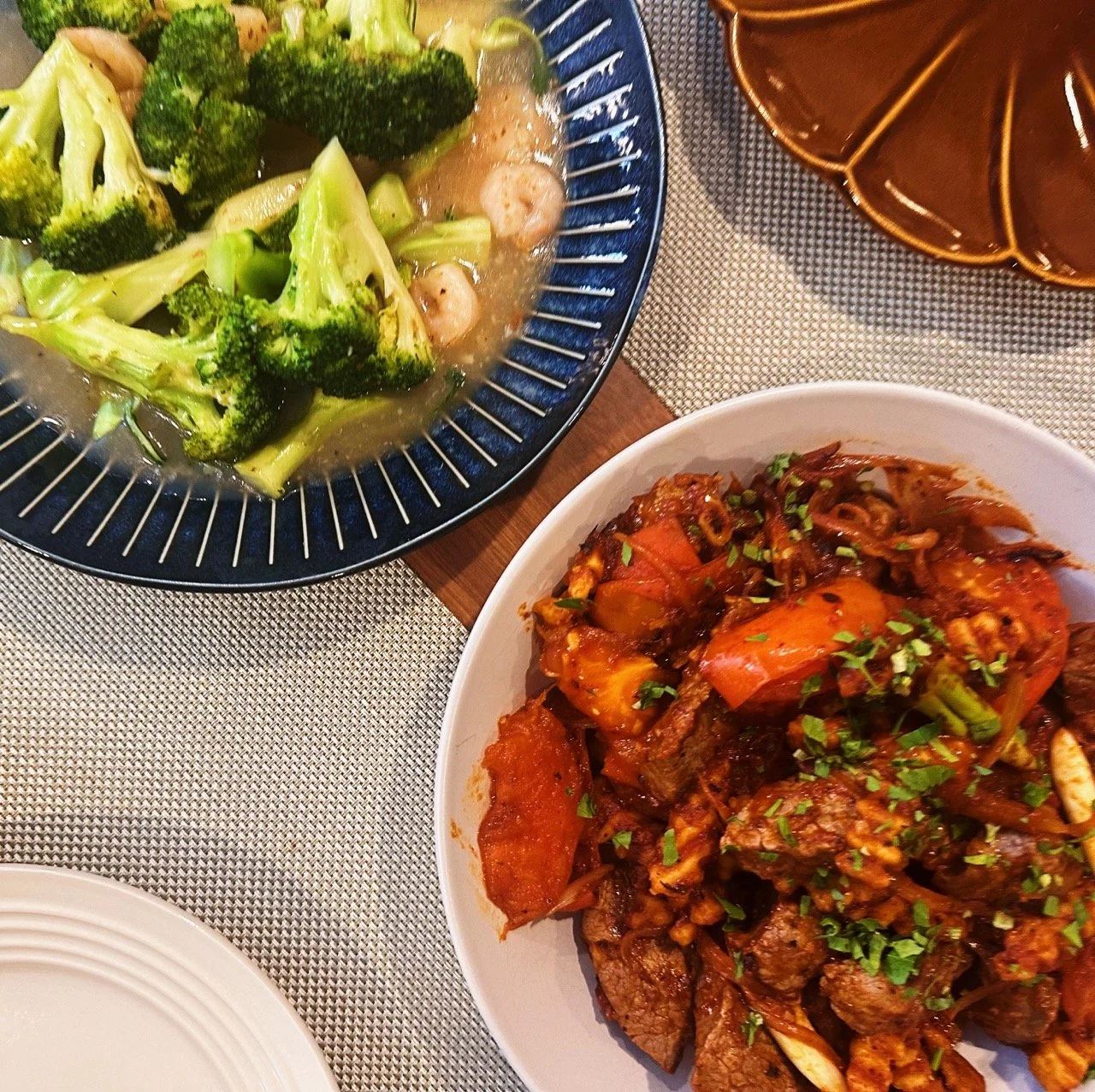 Lomosaltado (bottom right), Shrimp and broccoli in white sauce (top left)