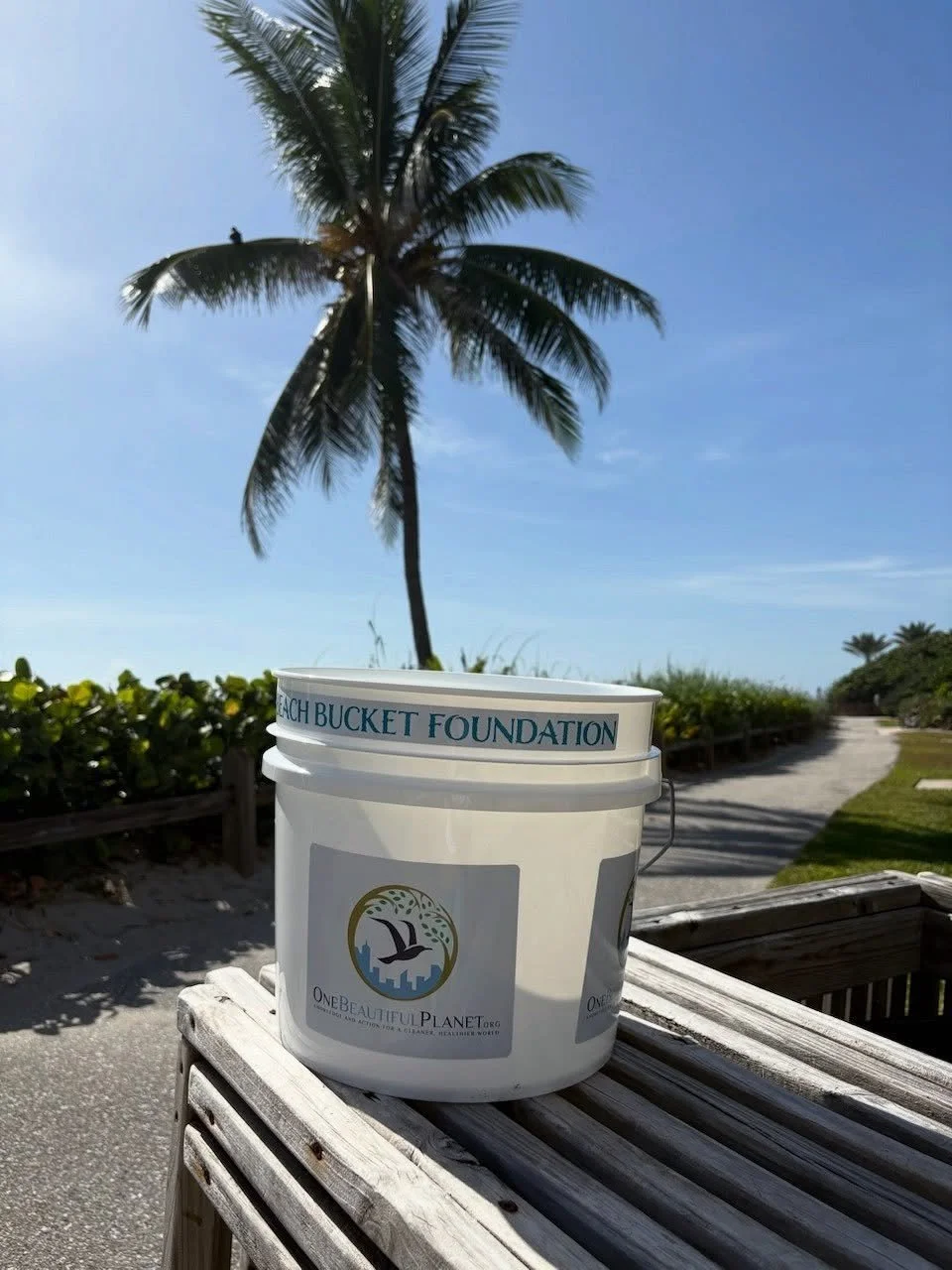 So glad we’re able to support the work of Andy Abbott and @beachbucketfoundation !! 
Thank you for all you do, encouraging beach goers to cleanup marine debris and litter. Keep our beaches and parks clean!!