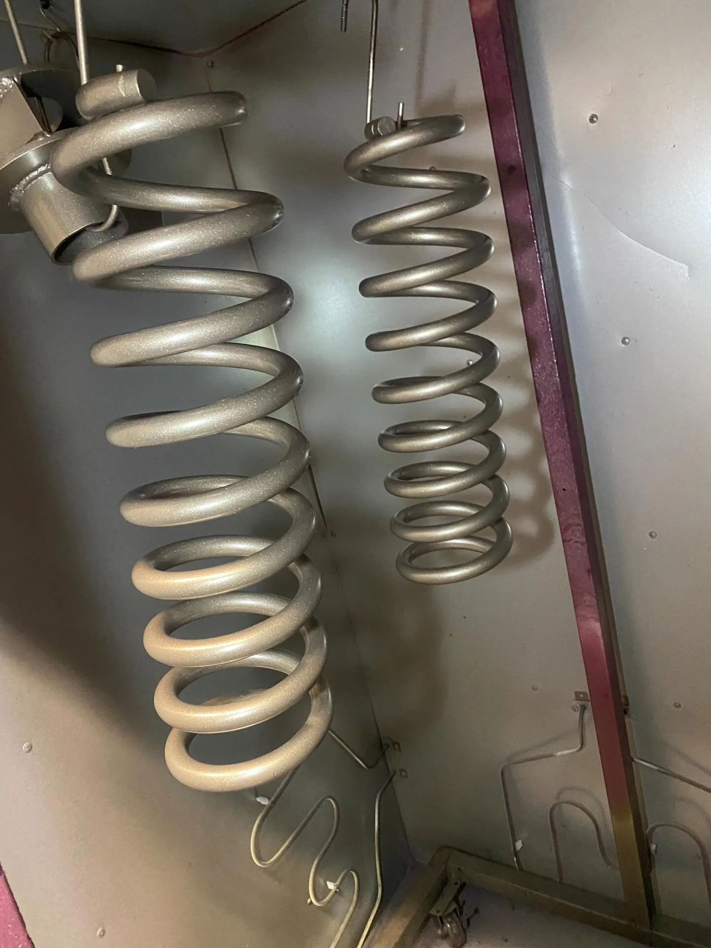 Ford Adobe hitting just right 🔥

Set of springs finished in this smooth metallic bronze &mdash; clean, subtle, and built to last.

Perfect balance between OEM+ and custom.

Would you run this over black? 👇

📍 Colorado
📩 DM for powder coating &amp