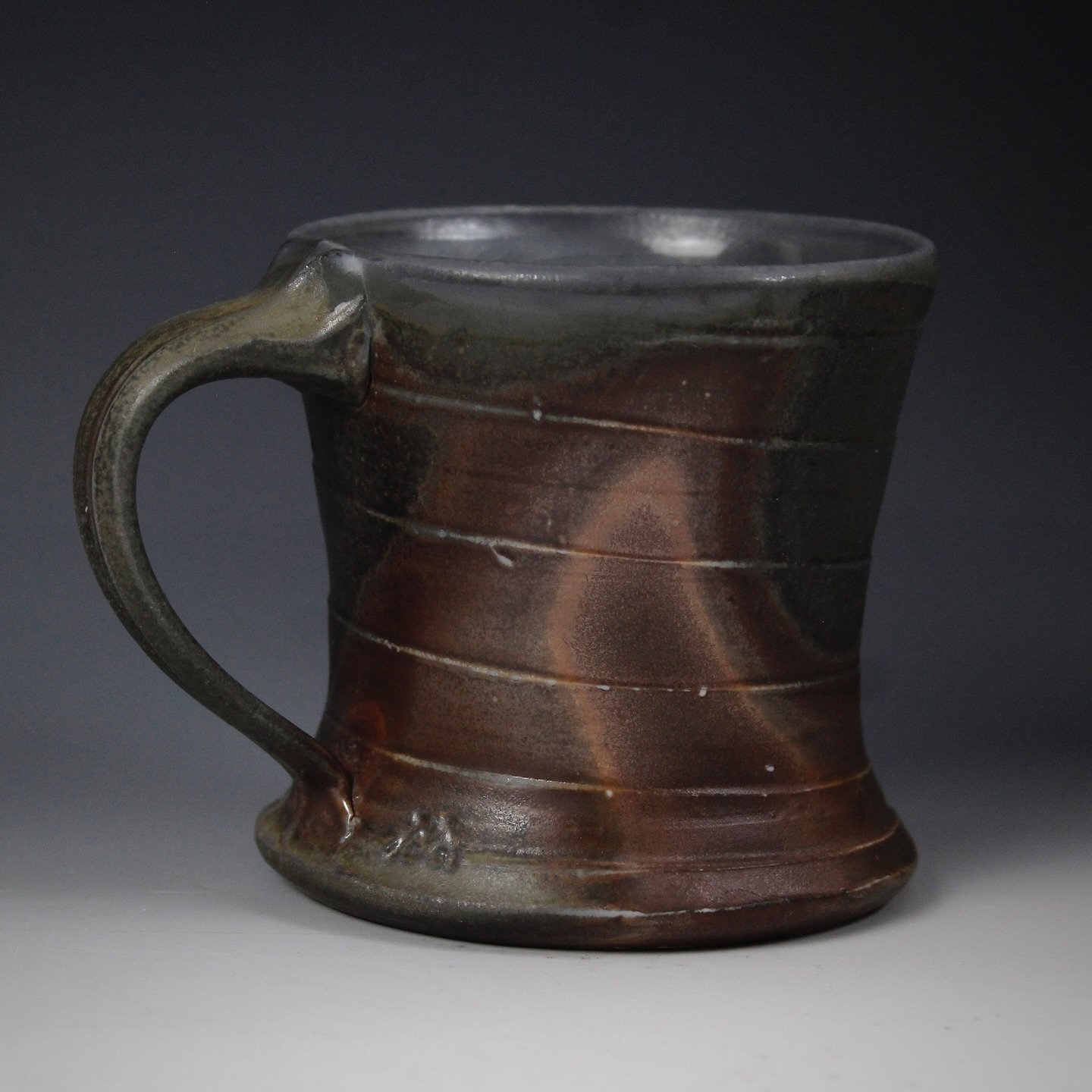 Groovy swoosh on this mug!

@trevoryoungberg&rsquo;s slip recipe fired in the anagama with @jlpottery and @jackgtroy last week.

#ceramics #pottery #woodfired #handcrafted #anagama #coloradopotter #ouraycreative #woodfiredpottery