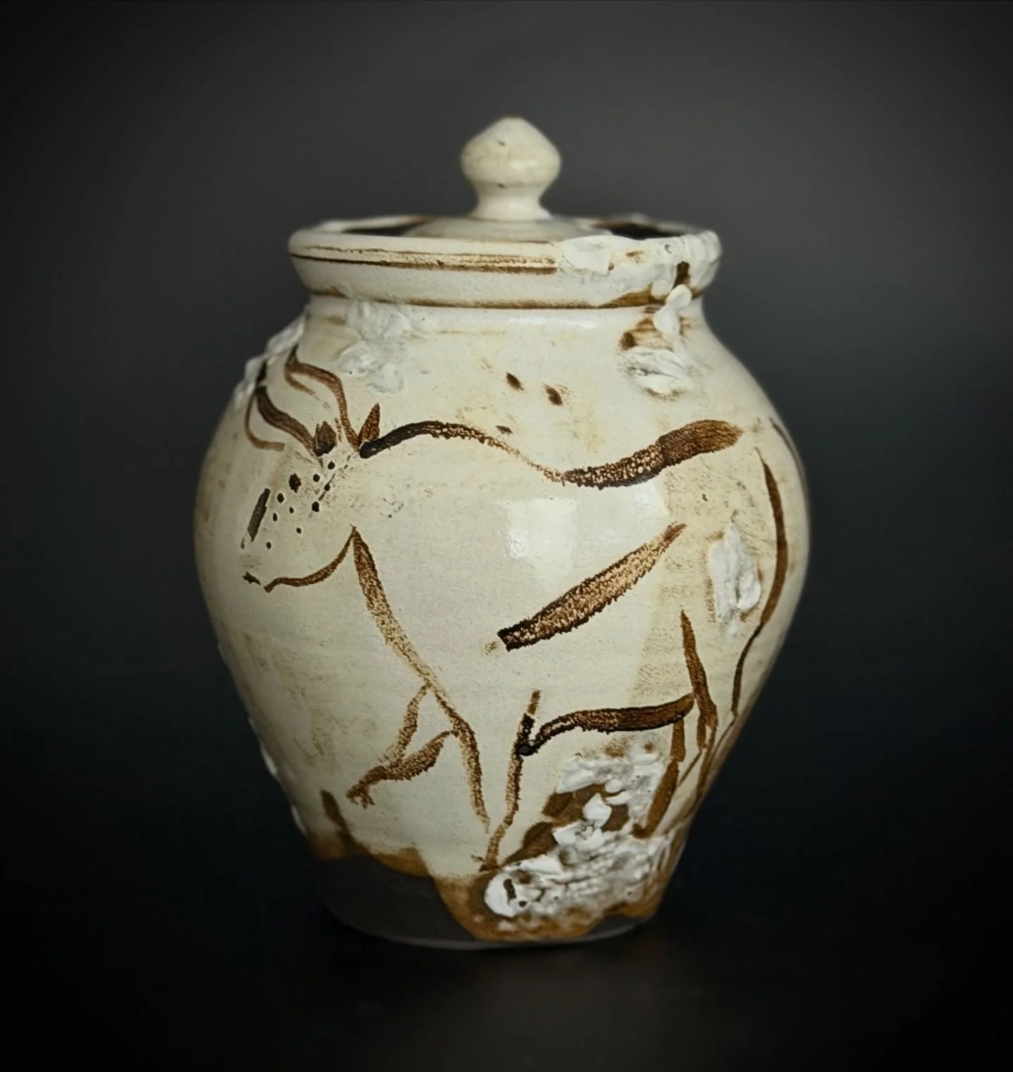 Some electric fired fun&mdash; Paleolithic aurochs jar. 🐂

#ceramics #palaeolithic #handmade