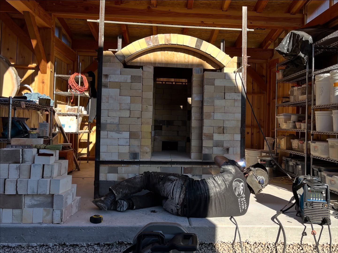 Finishing up the soda kiln, and having a hoot with five wiley doggos! Not to mention the jars and jars of pear compote 💞 

#sodakiln #autumnincolorado #lifeofapotter #mentor #studiodogs