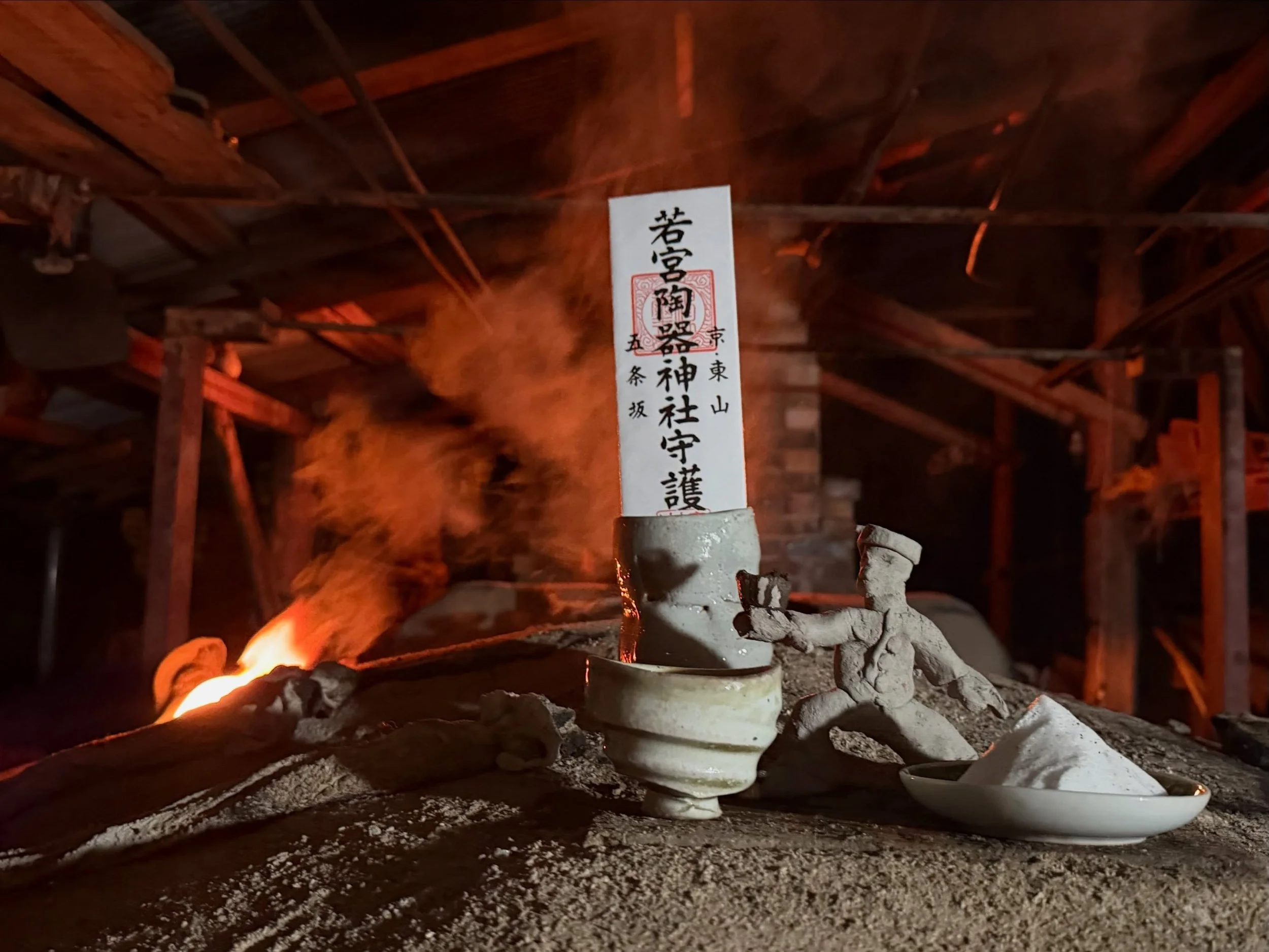 Reflecting on the past month and a half with vast gratitude! Road tripping around Japan with great people, making work and firing the anagama with @johndixstudio + crew, learning bits of a new language, putting basically anything in my mouth, experie
