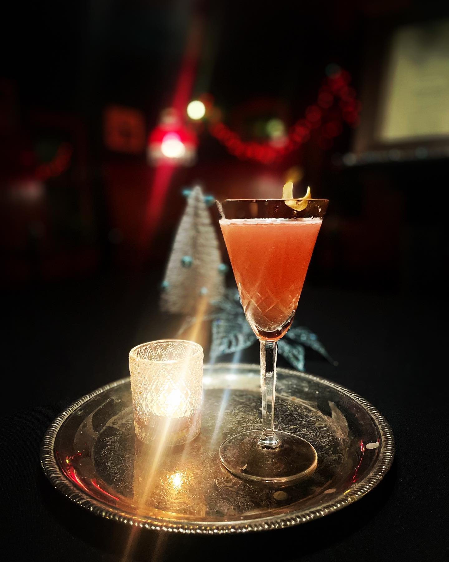 The Lady Luck is a floral take on a glamorous classic.  Rose infused gin, Maraschino liqueur, lime, lavender bitters and a rose water spritz. Perfect for the return of Piano bar! On the new winter menu. ❄️