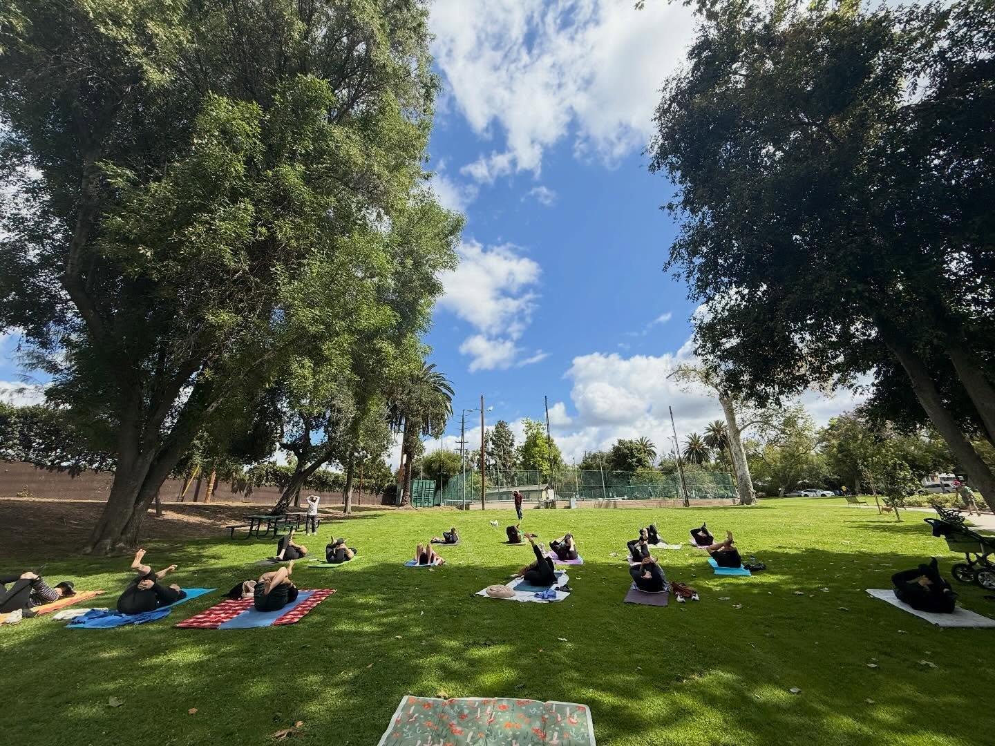 Couples and friends who ground together, stay together. ☮️