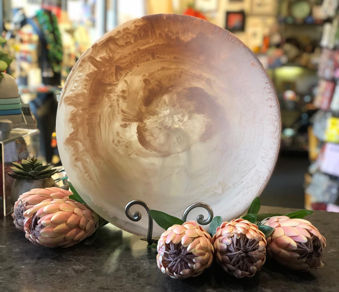 NEW colours available in our best selling resin tableware - Blush! The perfect fruit bowl or tableware, these pieces do not stick around long. 

#alburypictureframers #alburygiftware #alburycbd #resin #alburywodonga #amplane