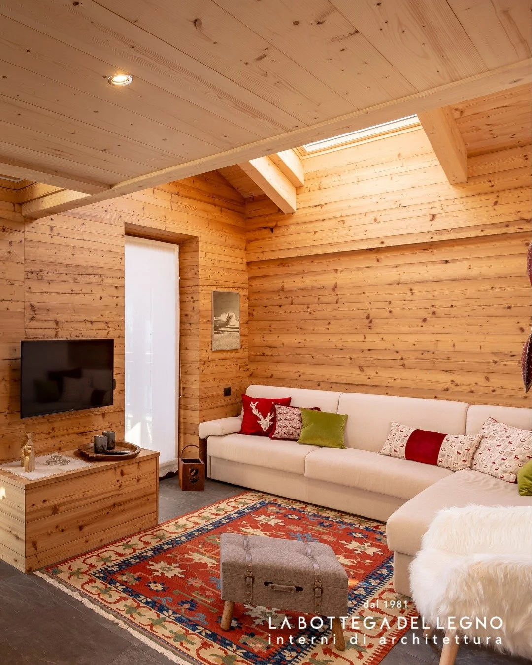 .
𝑳𝒂 𝒎𝒂𝒈𝒊𝒂 𝒅𝒆𝒍 𝑵𝒂𝒕𝒂𝒍𝒆

La magia del Natale, insieme a quella del legno vecchio, ci accompagna durante tutto il periodo delle feste.

Un invito a rallentare, ritrovare equilibrio, recuperare energie e ripartire con nuova ispirazione e 