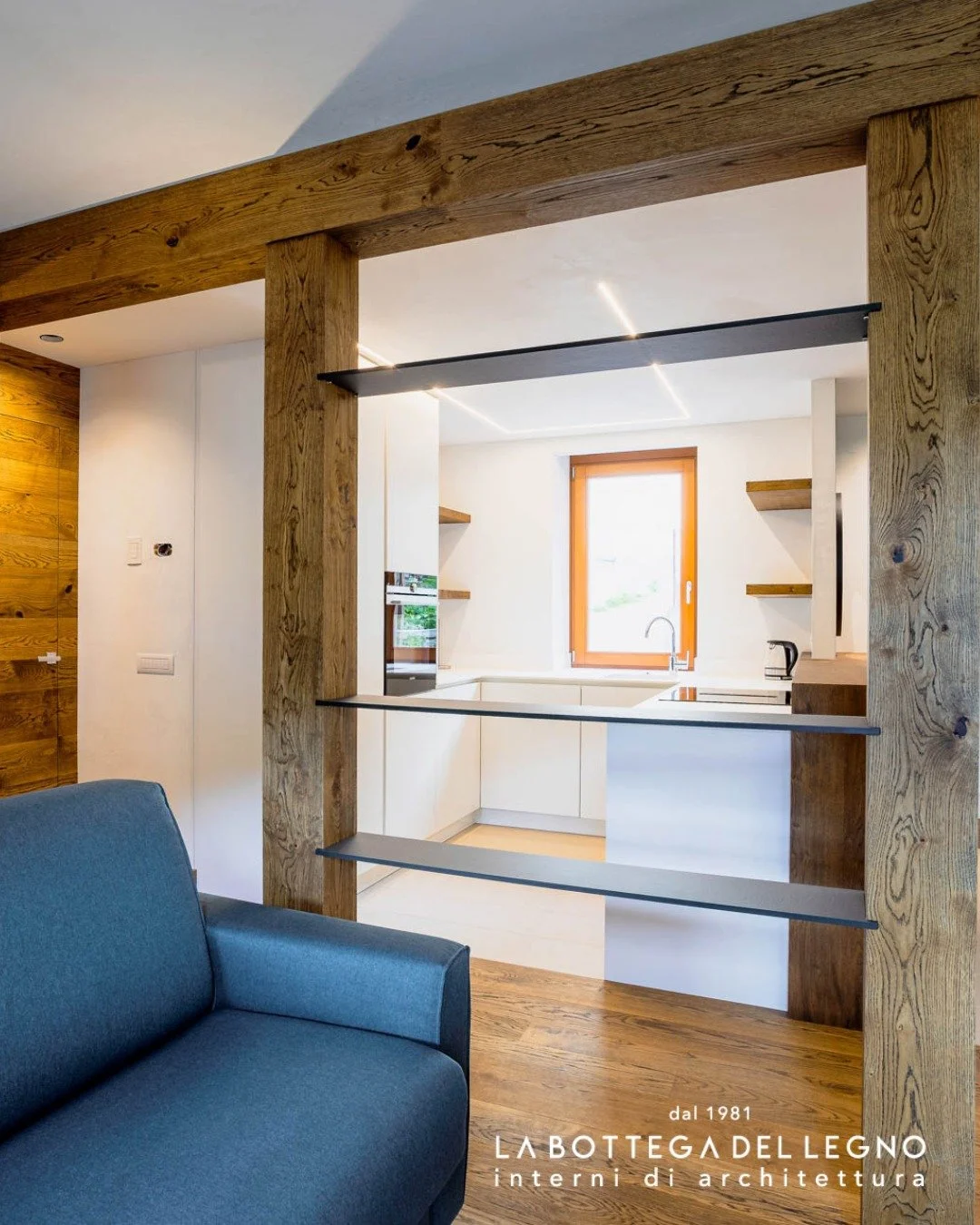 .
𝑺𝒆𝒑𝒂𝒓𝒂𝒓𝒆 𝒄𝒐𝒏 𝒍𝒆𝒈𝒈𝒆𝒓𝒆𝒛𝒛𝒂

Un divisorio leggero che definisce gli spazi mantenendo continuit&agrave; visiva.

Progetto: @edtarchitettura 

#labottegadellegno #internidiarchitettura 
#arredamentosumisura #valdidentro #bormio