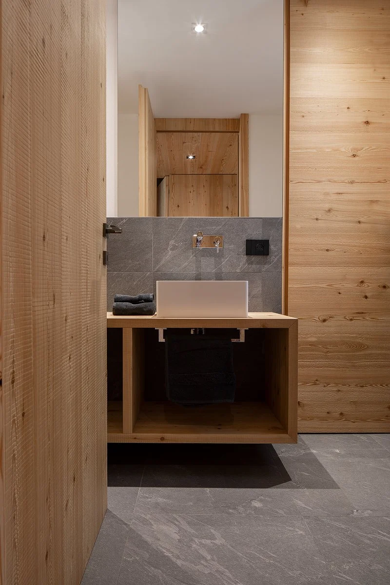 BEARprogetti_CFChouse_02_bagno_ospiti.jpg