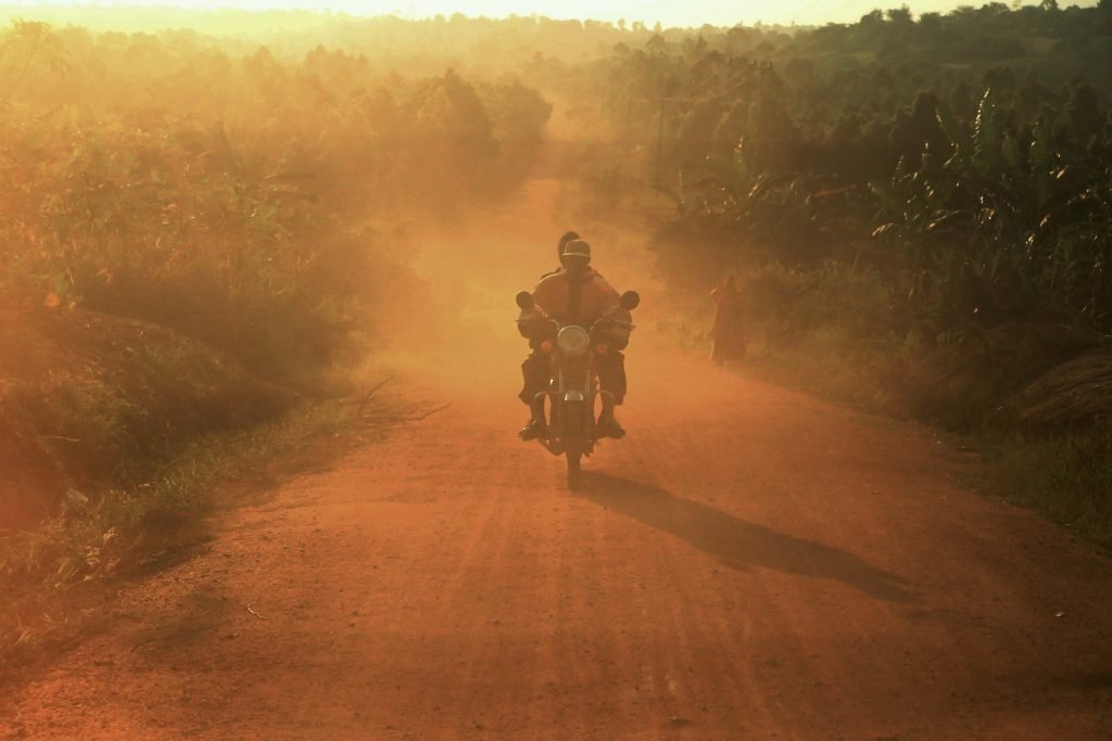 L'UGANDA CON GLI OCCHI DI ALESSANDRO AMICO
