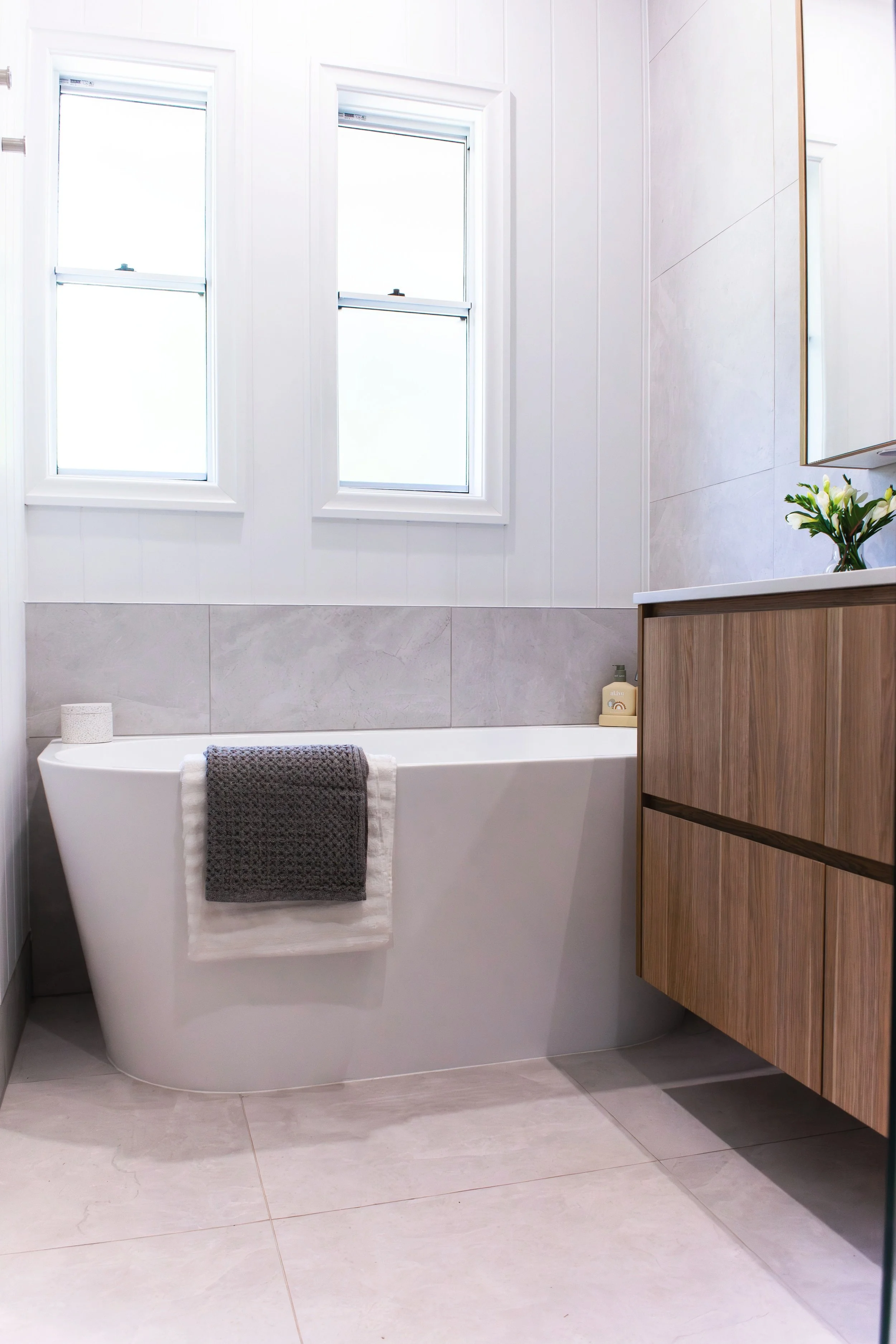 Back to wall bath at Harwood Street, Bardon
