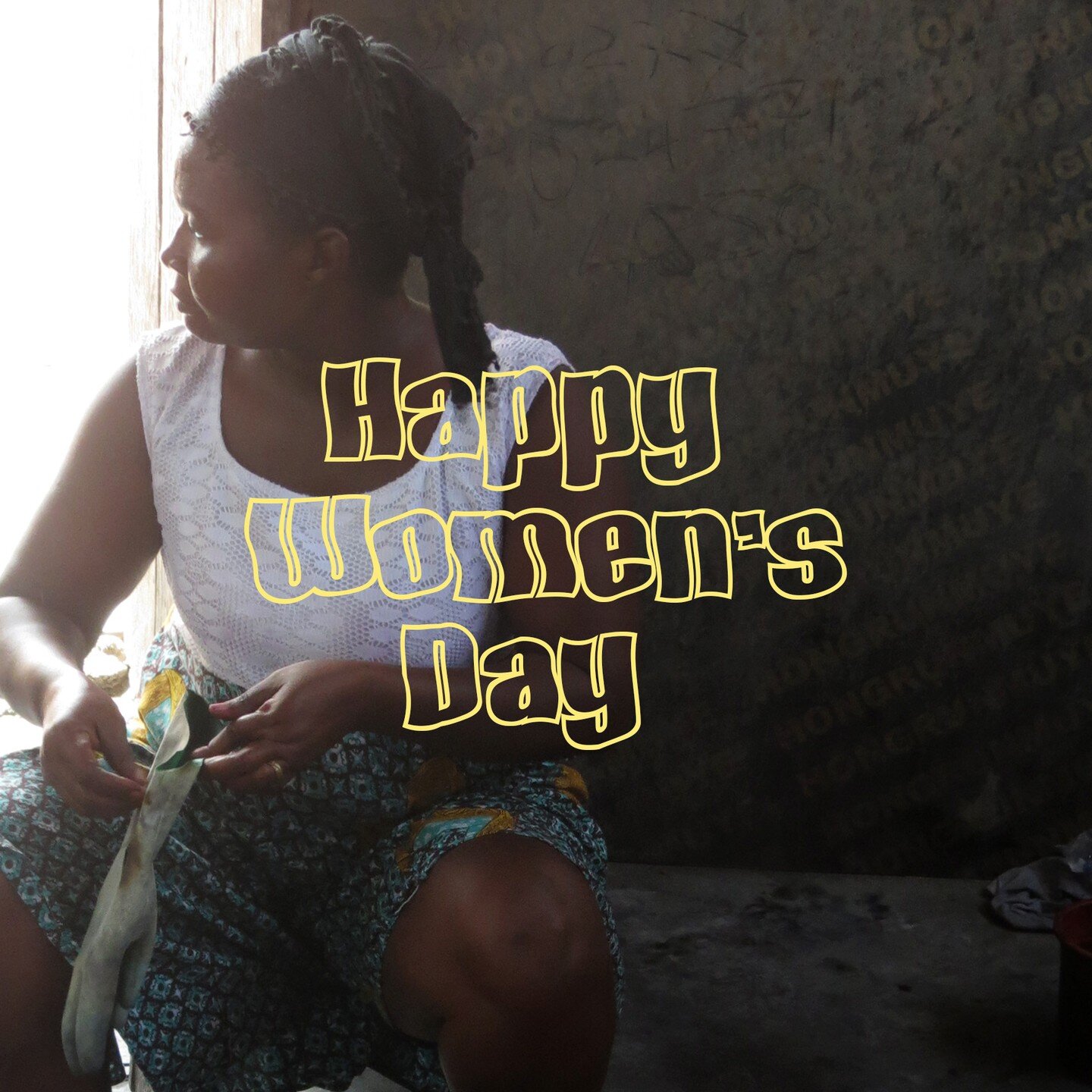 Let&rsquo;s celebrate women! 
We work closely with independent, talented women in Ghana, Accra. Ghanaian women are industrious, hard working and strong. They are the providers for many families and communities. 70% of all informal businesses are crea