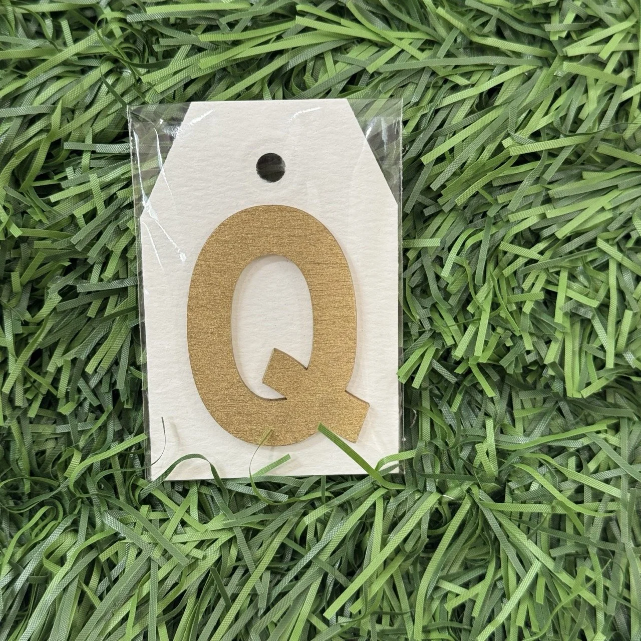Monogram Gift Tag: Q (white-gold lux)