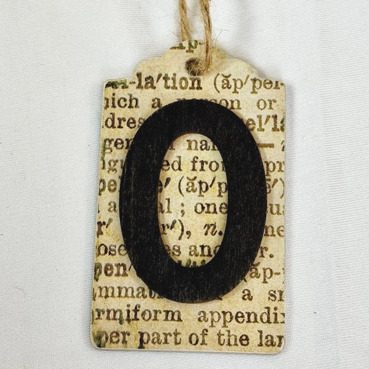 Monogram Gift Tag: O (bookish)