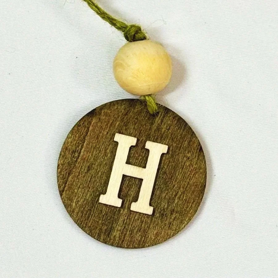 Monogram Gift Tag: H (round wood mini)