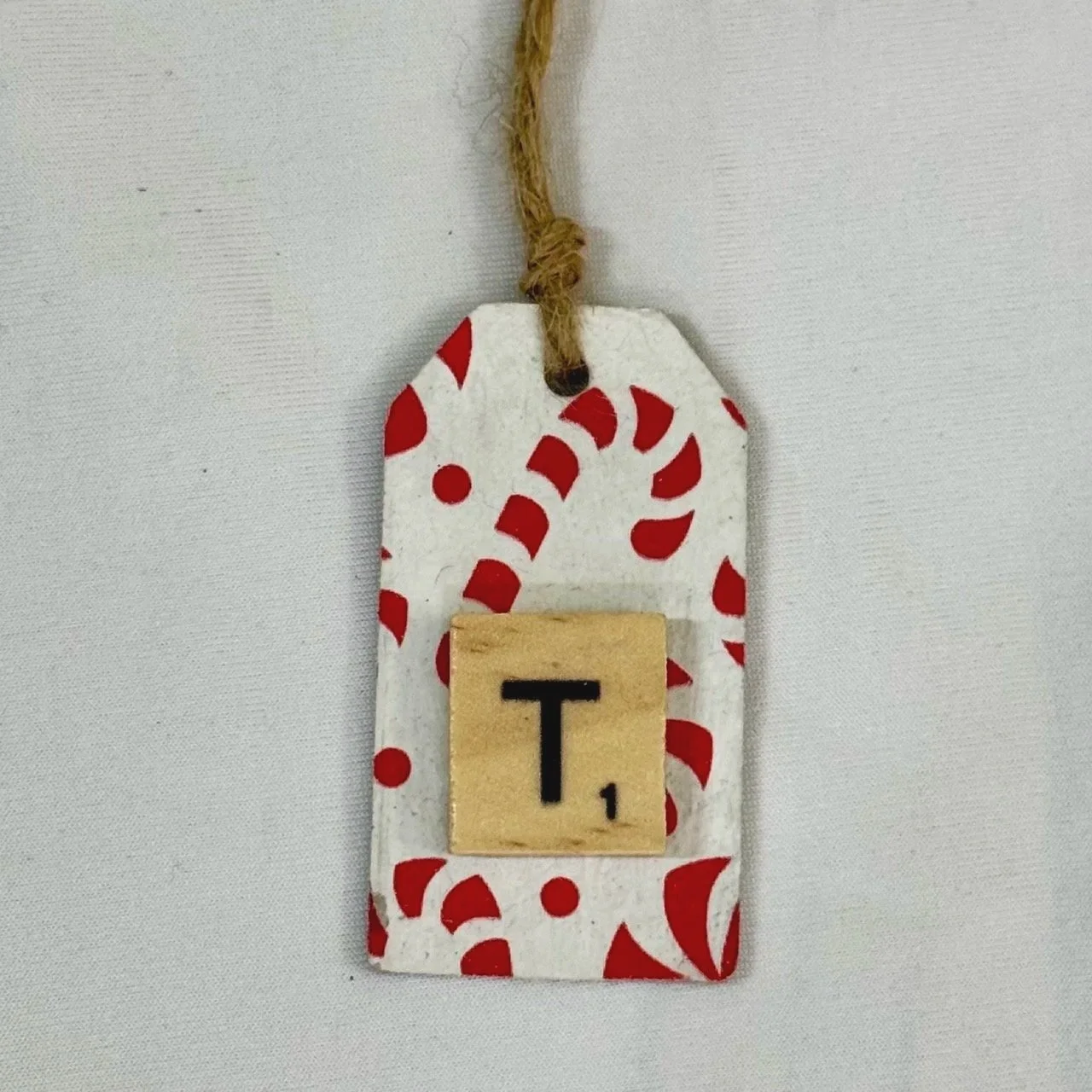 Monogram Gift Tag: T (candy cane mini)