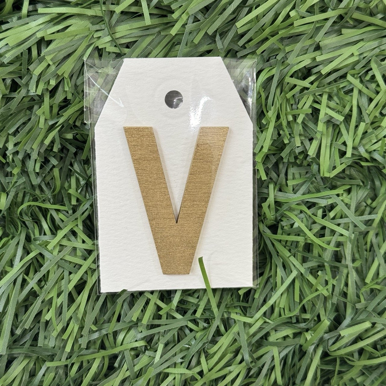 Monogram Gift Tag: V (white-gold lux)