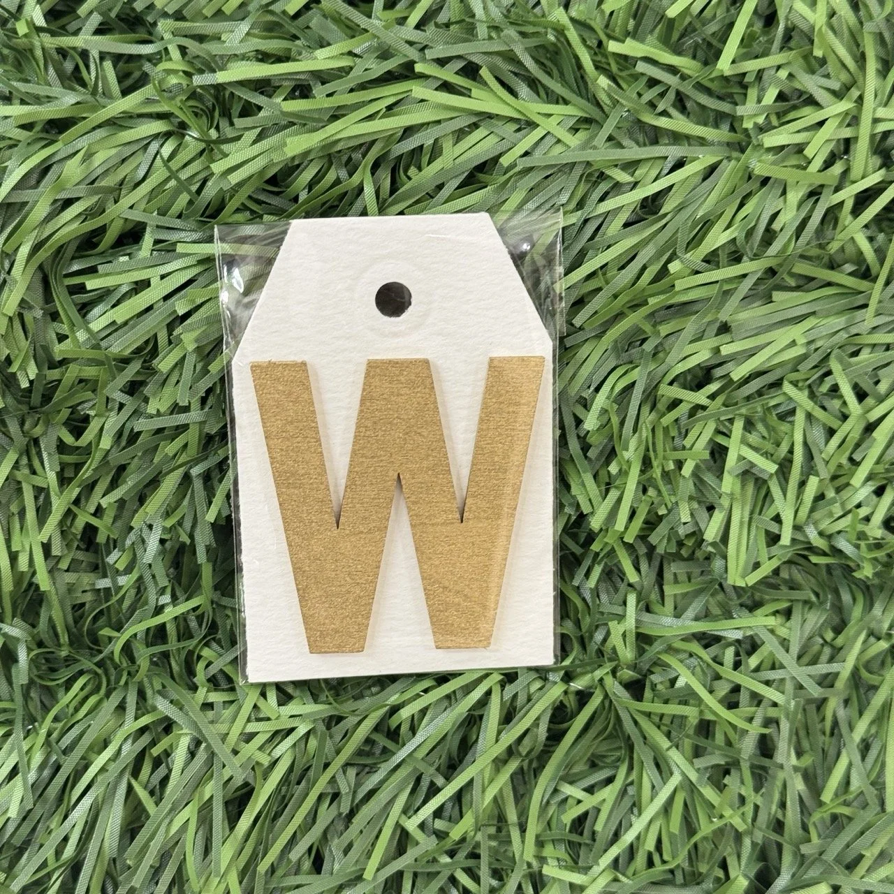 Monogram Gift Tag: W (white-gold lux)