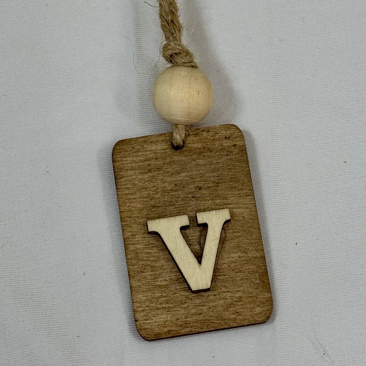 Monogram Gift Tag: V (wood stain mini)