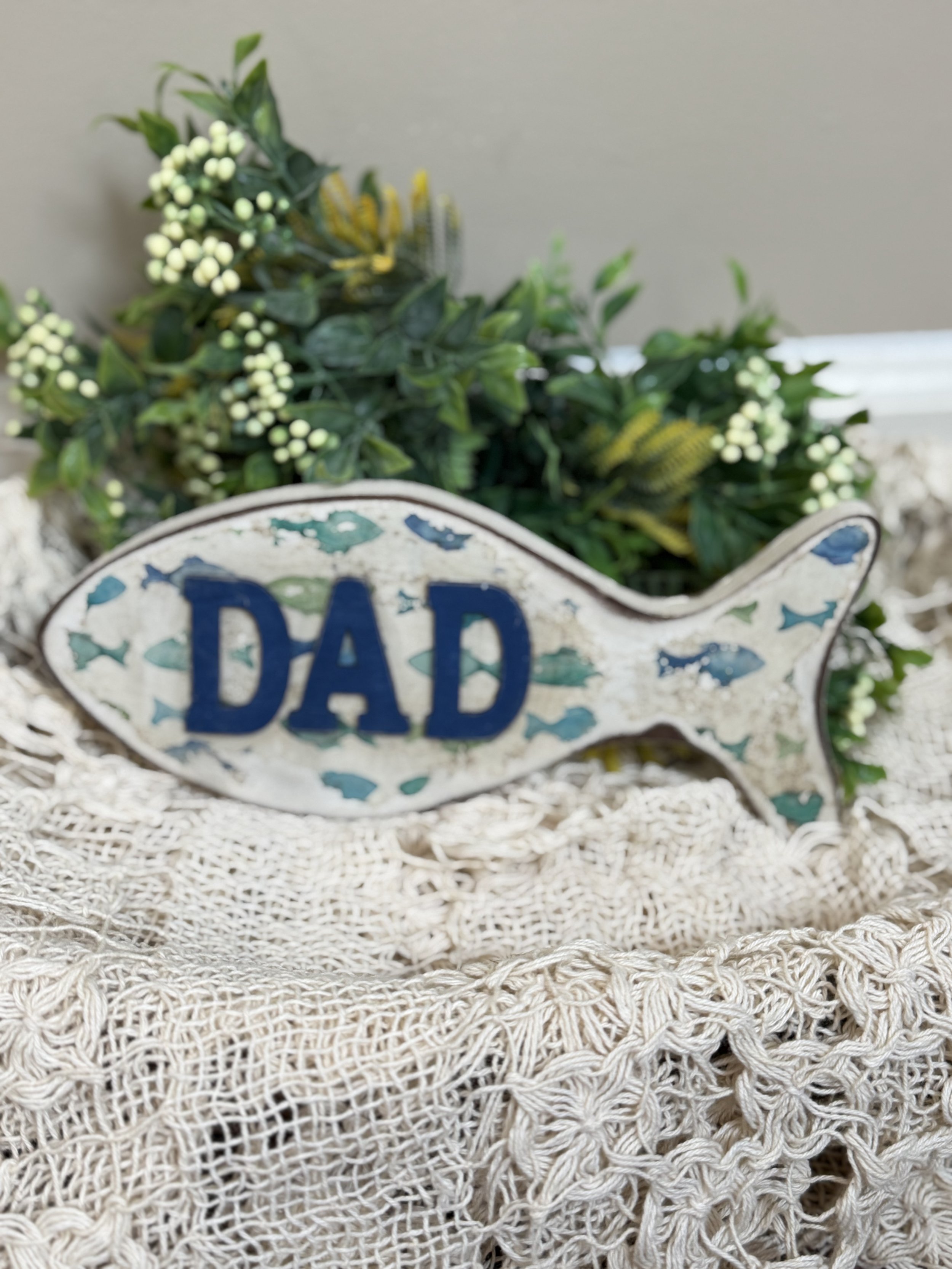 Fish shelf sitter for DAD