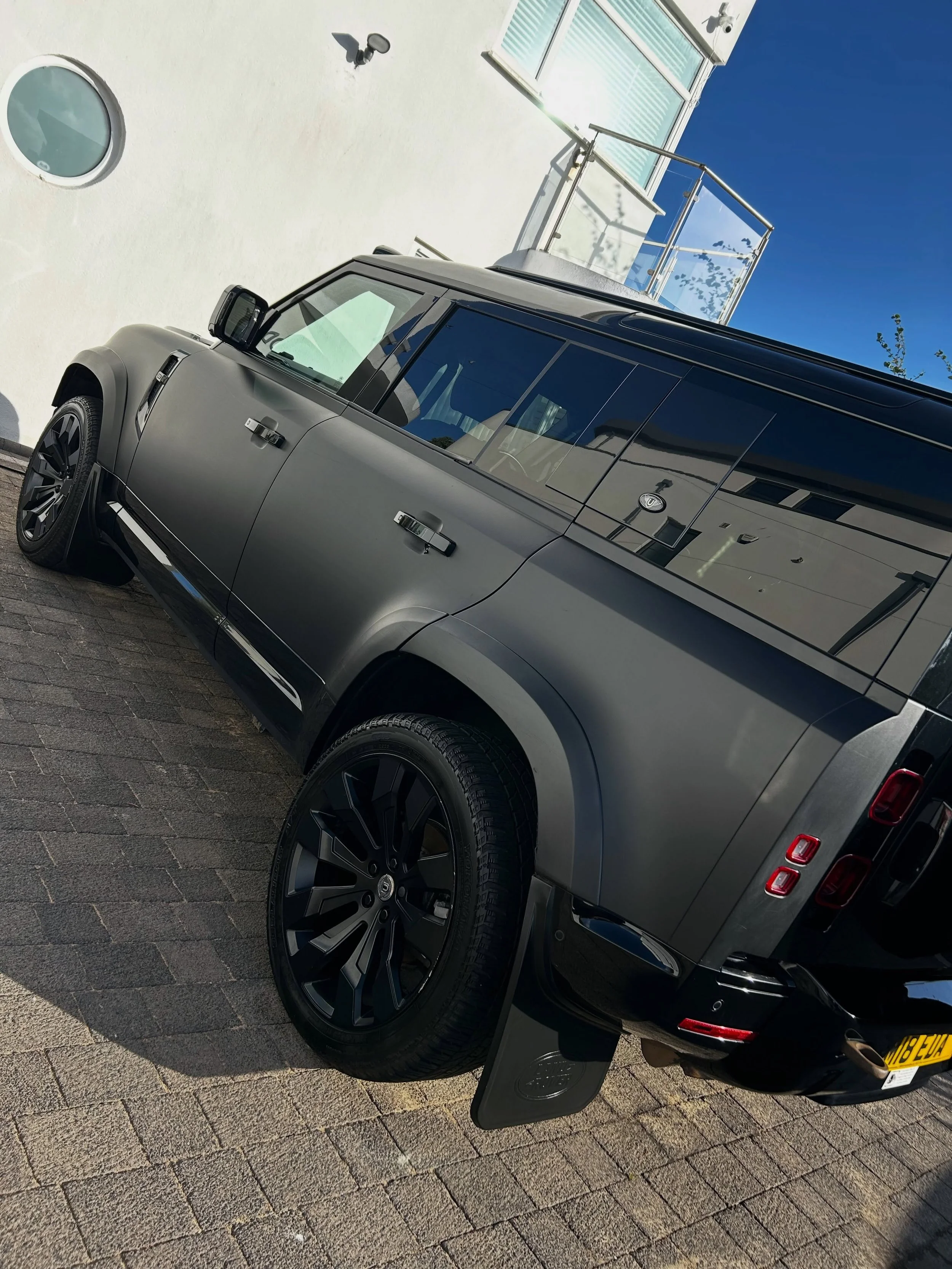 Defender 110 full valet complete. The wrap has seen better days so have booked in for a de-wrap and polish in a couple weeks 🙏✅

Www.Dmrautodetailing.co.uk

📞- 07432009650
📧- Dmrautodetailing@hotmail.com

#detailing #valeting #satisfying #carcare 