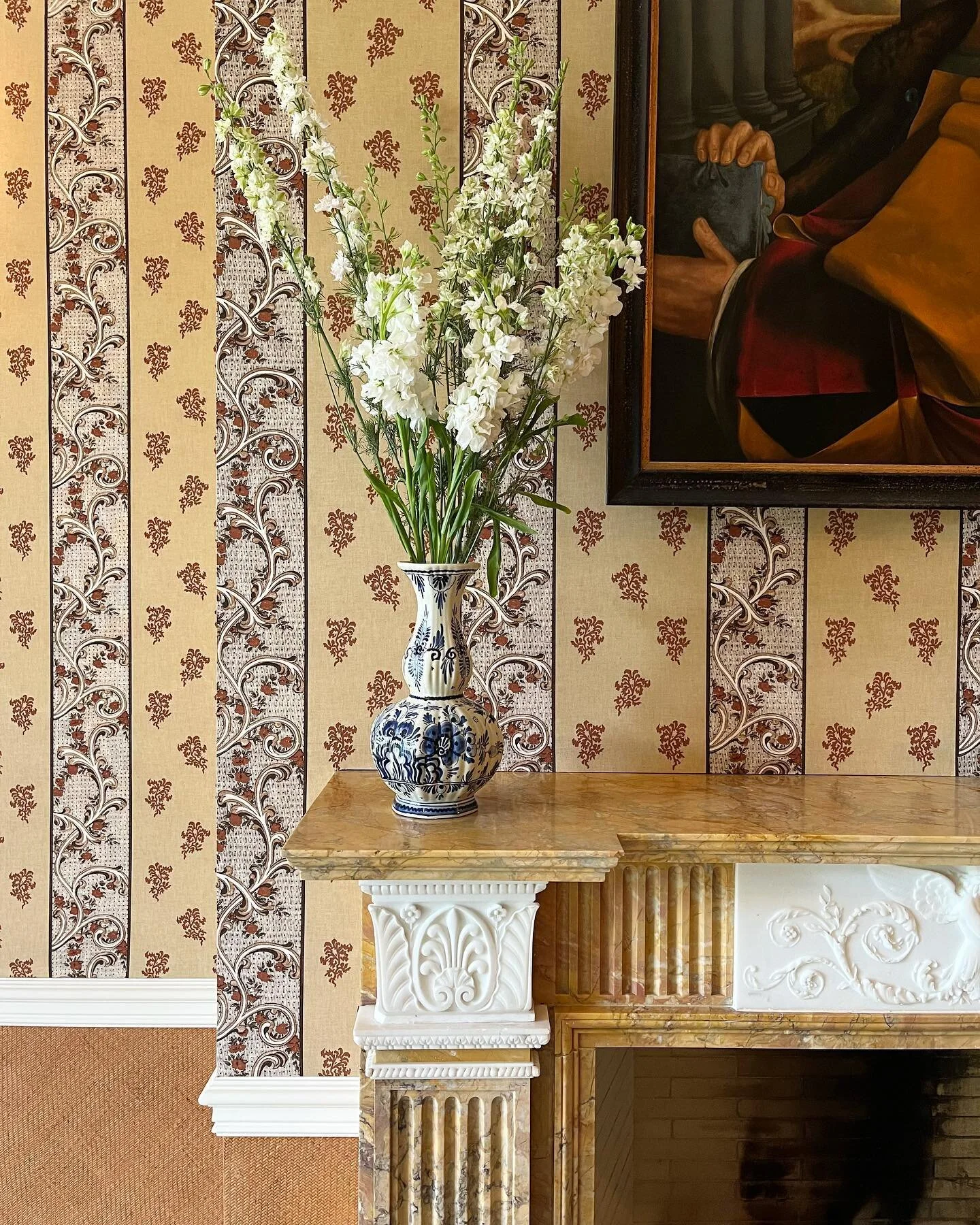 Recent Photos + my obsession with delft 💙 
@susanriddleinteriors 
@crisman.k.liverman 
@russellbrightwell 
@harriswbriggs 

#texas #texasrealestate #dallasdesigner #dallasrealestate #luxuryhome #royaldelft #royaldelftblue #dallastexas #interiordesig