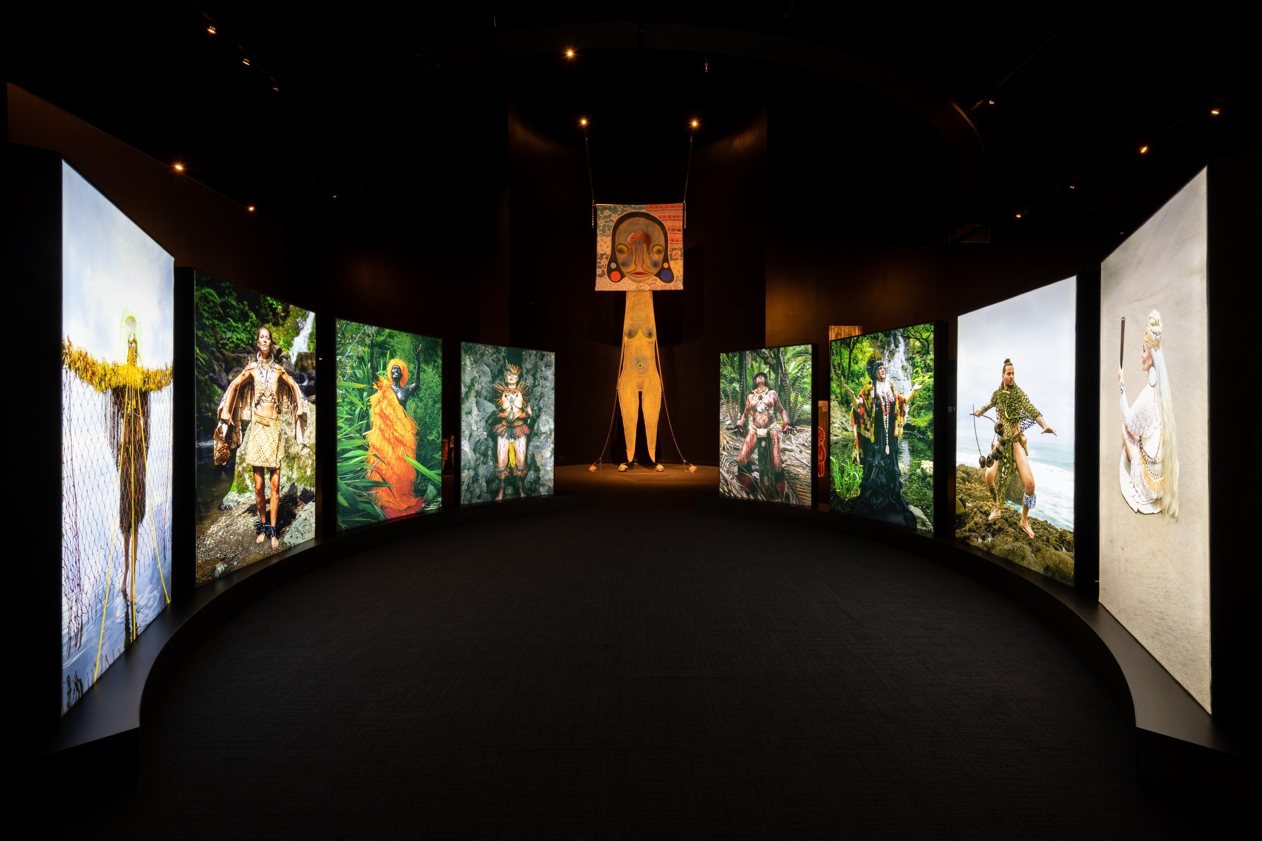  Installation views: Pacific Sisters, Te Pu o Te Wheke, 2021, photographic image on fabric, aluminum, wood, lightbox, Augmented Reality: iSPARX, Bishop Museum, HT22, Honolulu. Courtesy of the artists and Hawai‘i Contemporary. Photos: Christopher Rohr