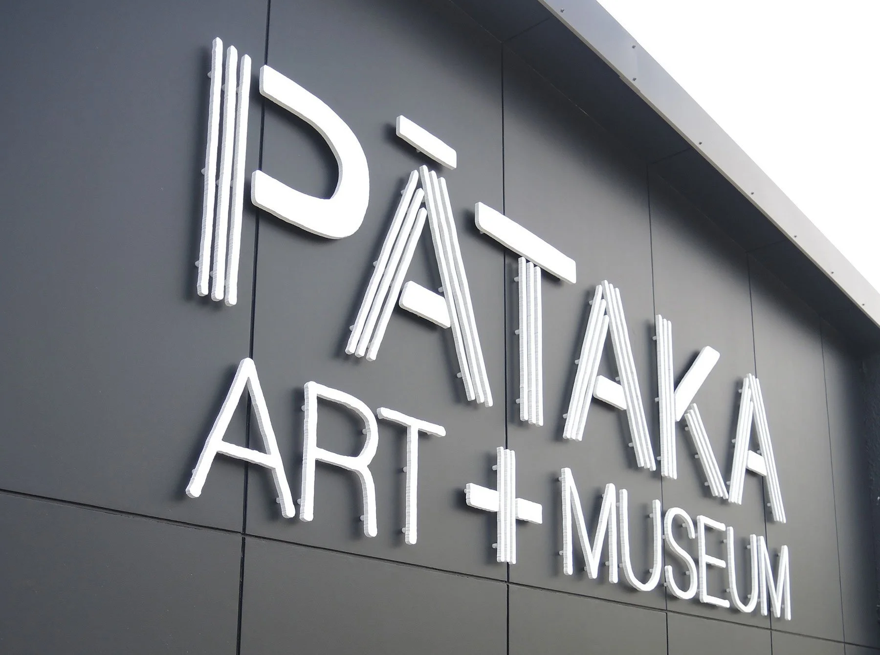 Pataka-building-logo.original.jpg