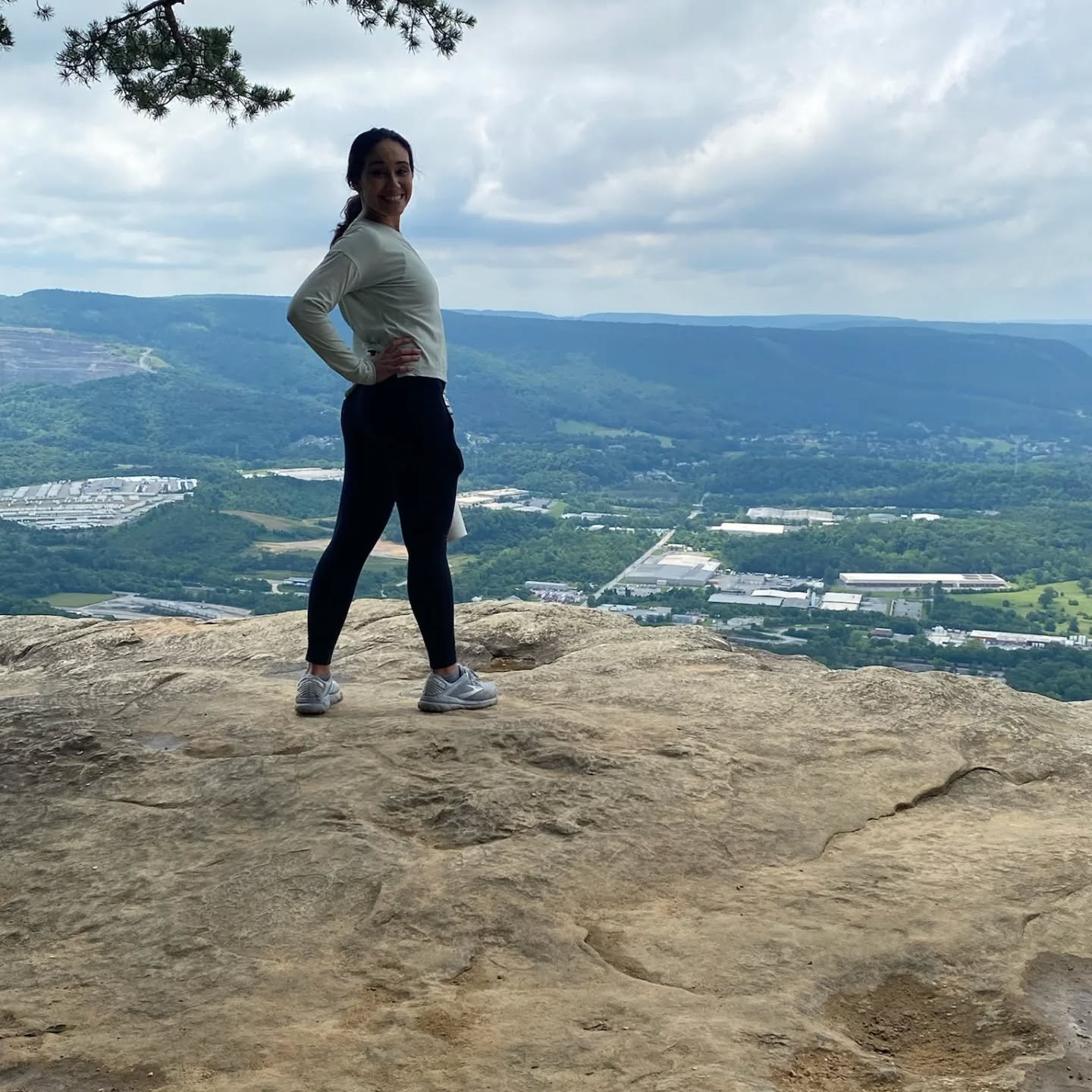 Highly recommend a hearty mountain hike 

#hike
#mountain #chattanooga
#lookoutmountain