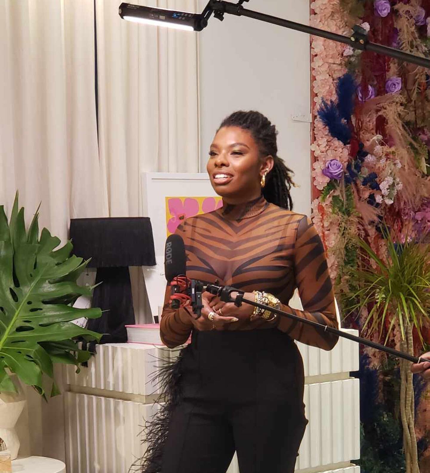(That time I beat a celebs&rsquo; face! 😍)
Soft and Camera Ready! 
.
.
.

#hpmkt #furnituremarket #hgtv #hgtvstar #interiordesigner #beauty #makeuptransformation #eyebrows #browsonfleek #fluffybrow 
#makeupforwoc #makeupforwomenofcolor
#makeupformel