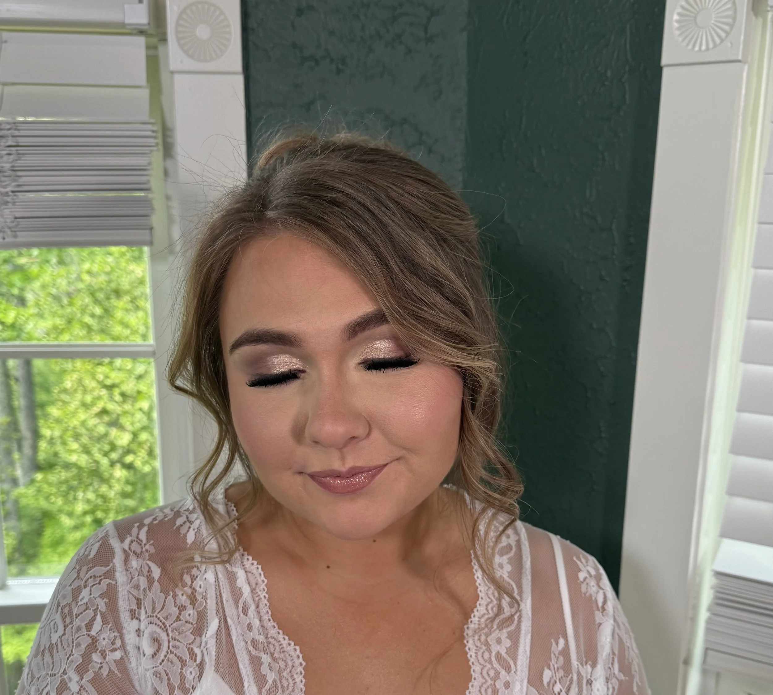 Glam makeup look on a bride with light skin by Kenya Beats Makeup Artistry in Banner Elk, NC.