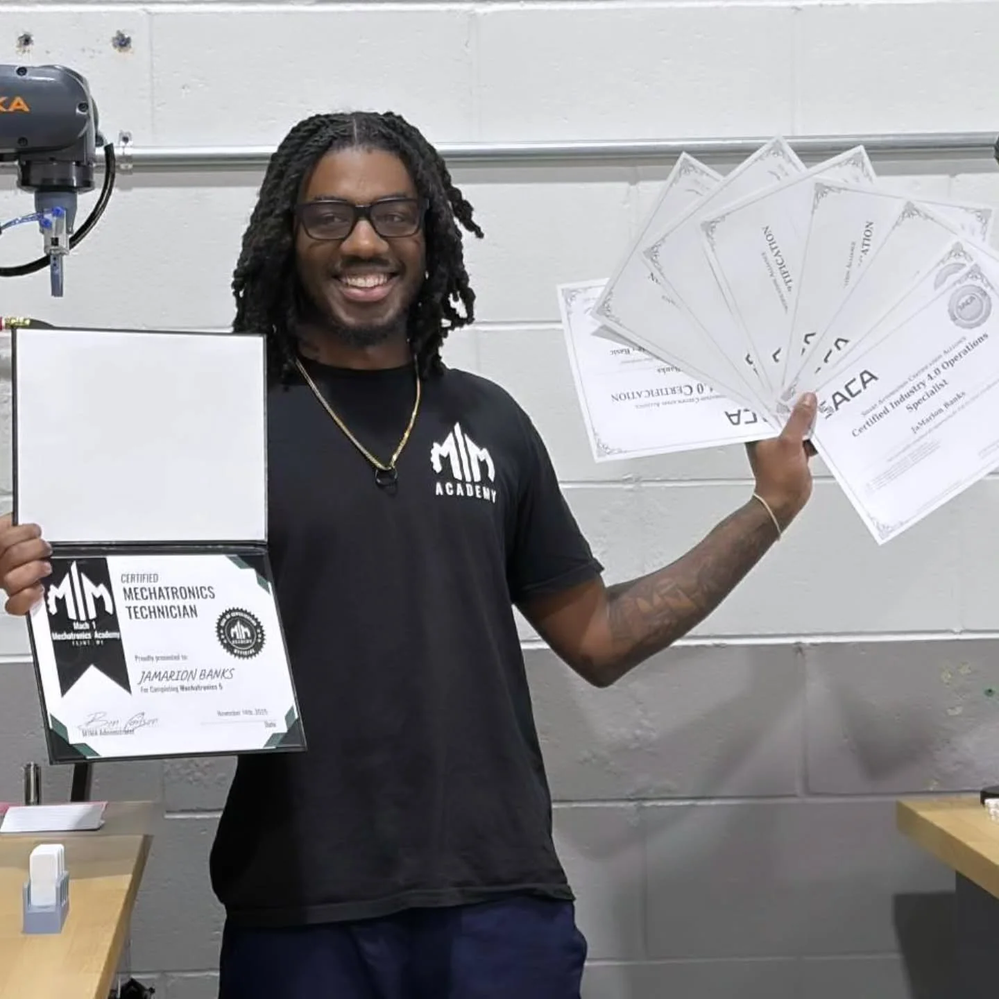💢Congratulations Jamarion!!💢

Well done Jamarion - six months down! 
You'll make a great tech at Avancez, we're sure!

From the production line onto the maintenance team, Jamarion received his training totally paid for by his company! This is an aw