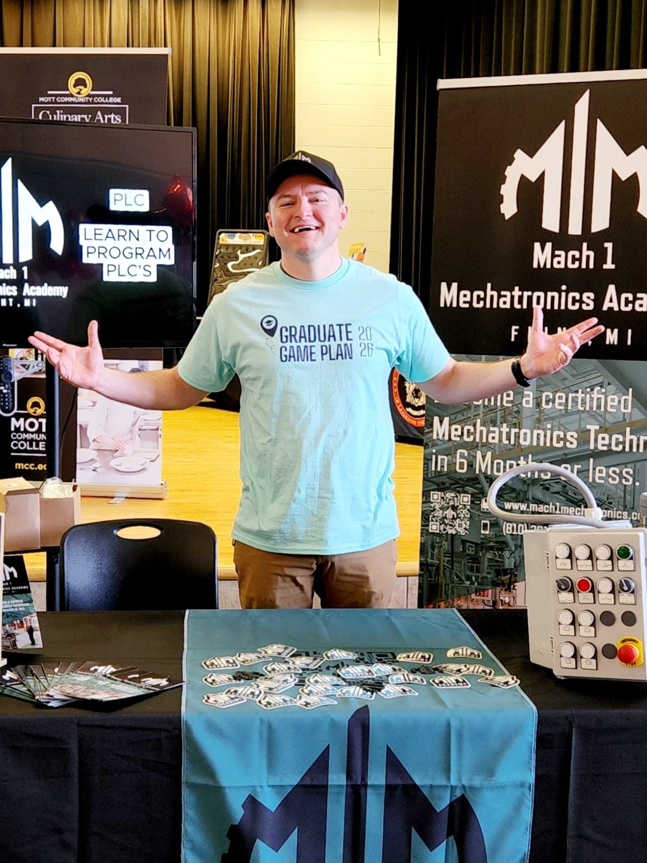 We're at the Linden Middle School for the Graduate Game Plan event. WHERE ARE YOU?

Come see us if you want to learn how to build machines 👌