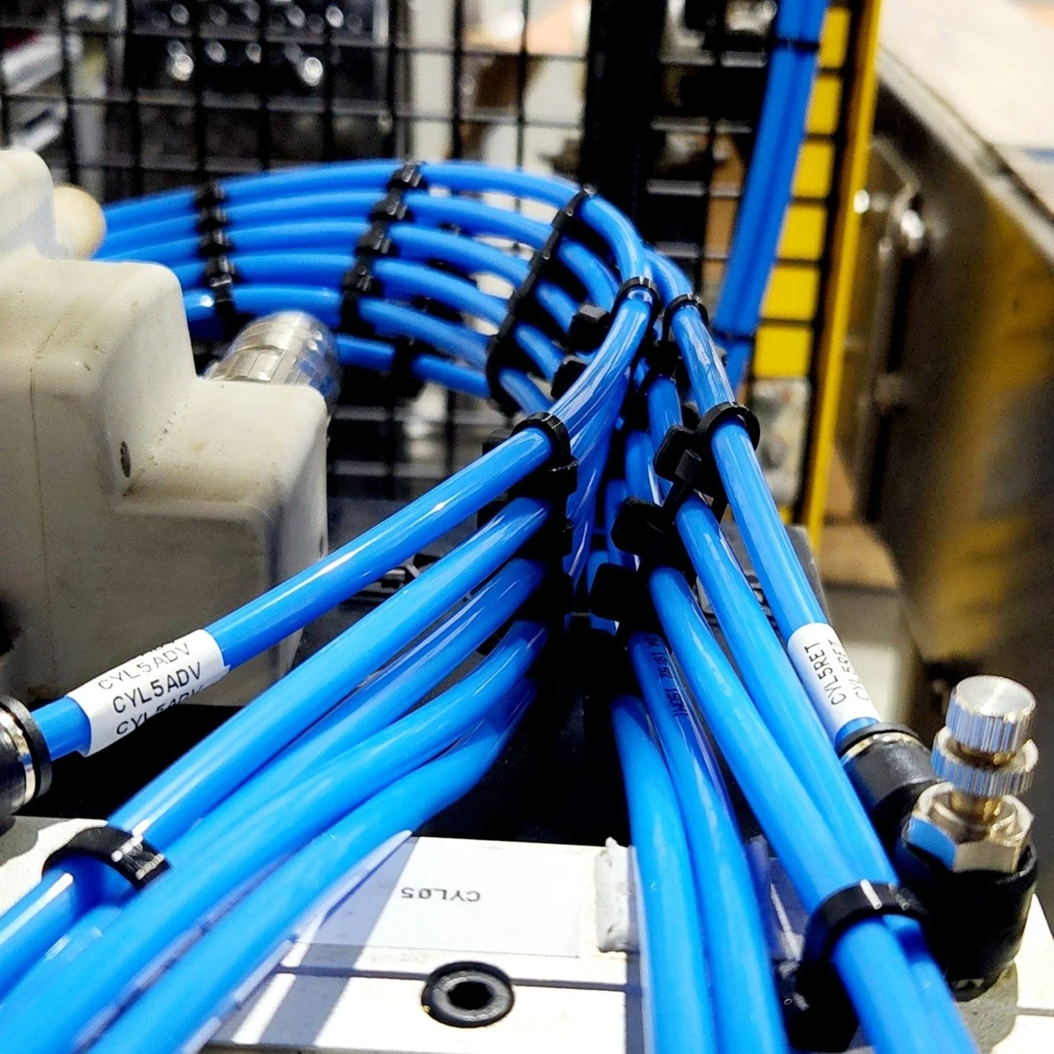 Think you could build something this clean? 

April classes are filling&mdash;why not start now?

#pneumaticsystem #mechatronics